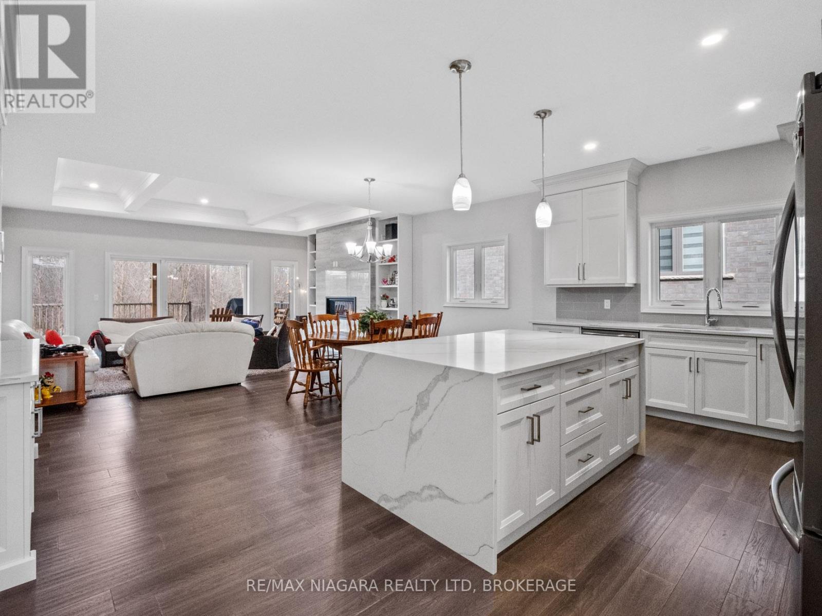 Property at 254 LANCASTER DRIVE image 5