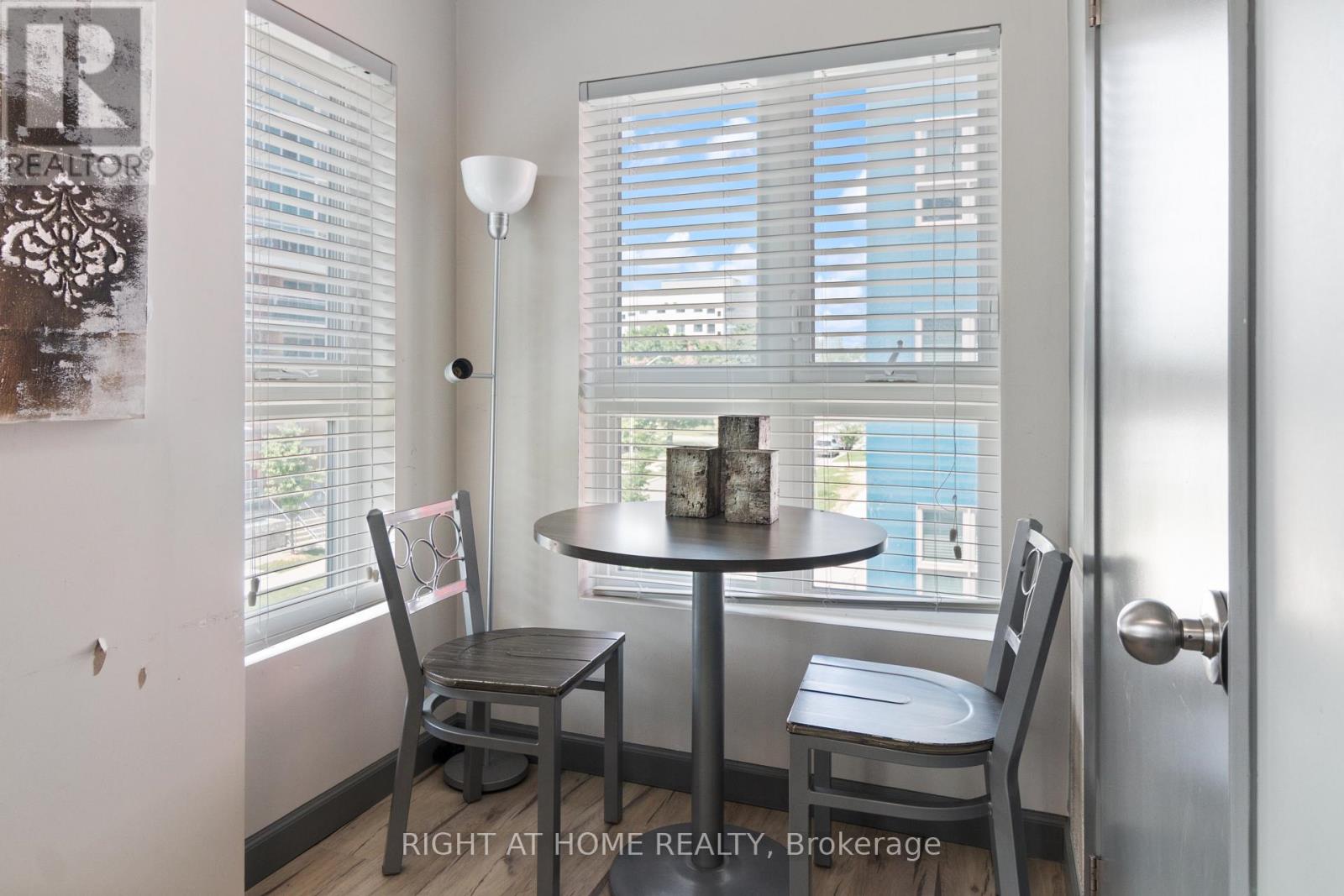 Property at 156 - 258A SUNVIEW STREET N image 4