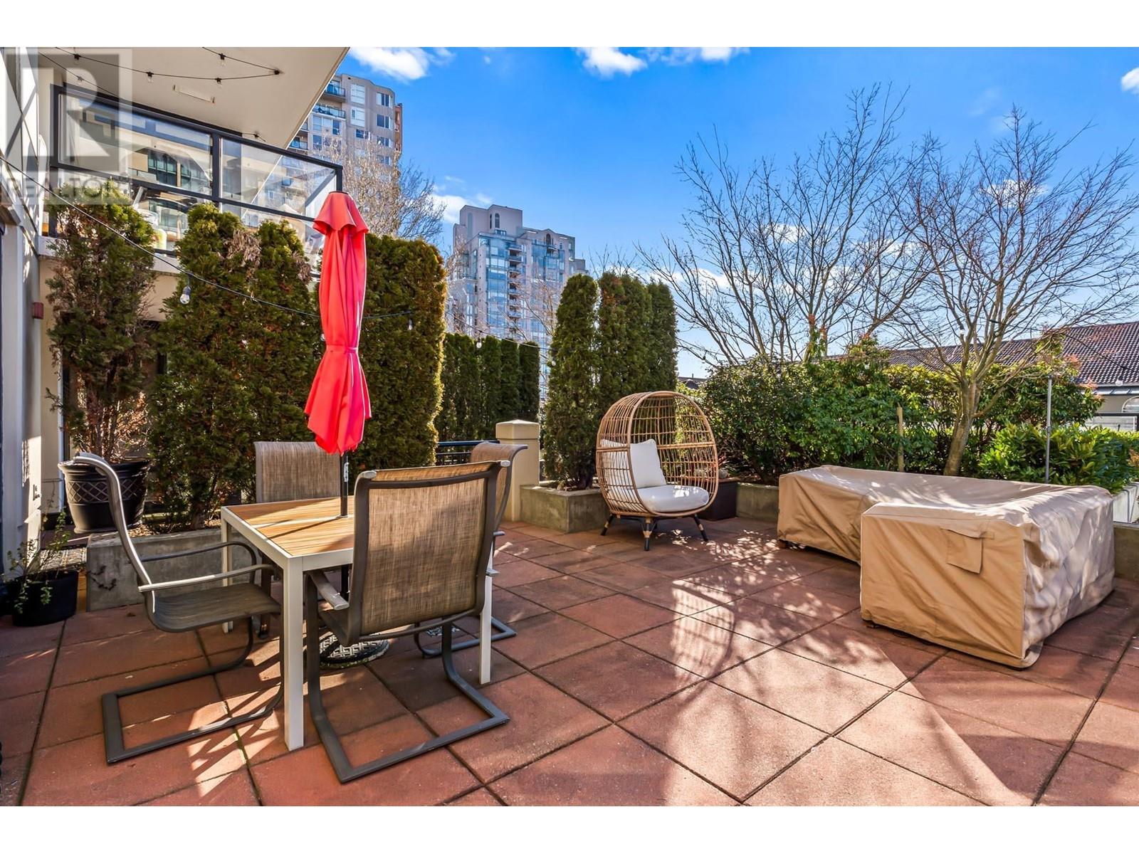 405 1 RENAISSANCE SQUARE, new westminster, British Columbia