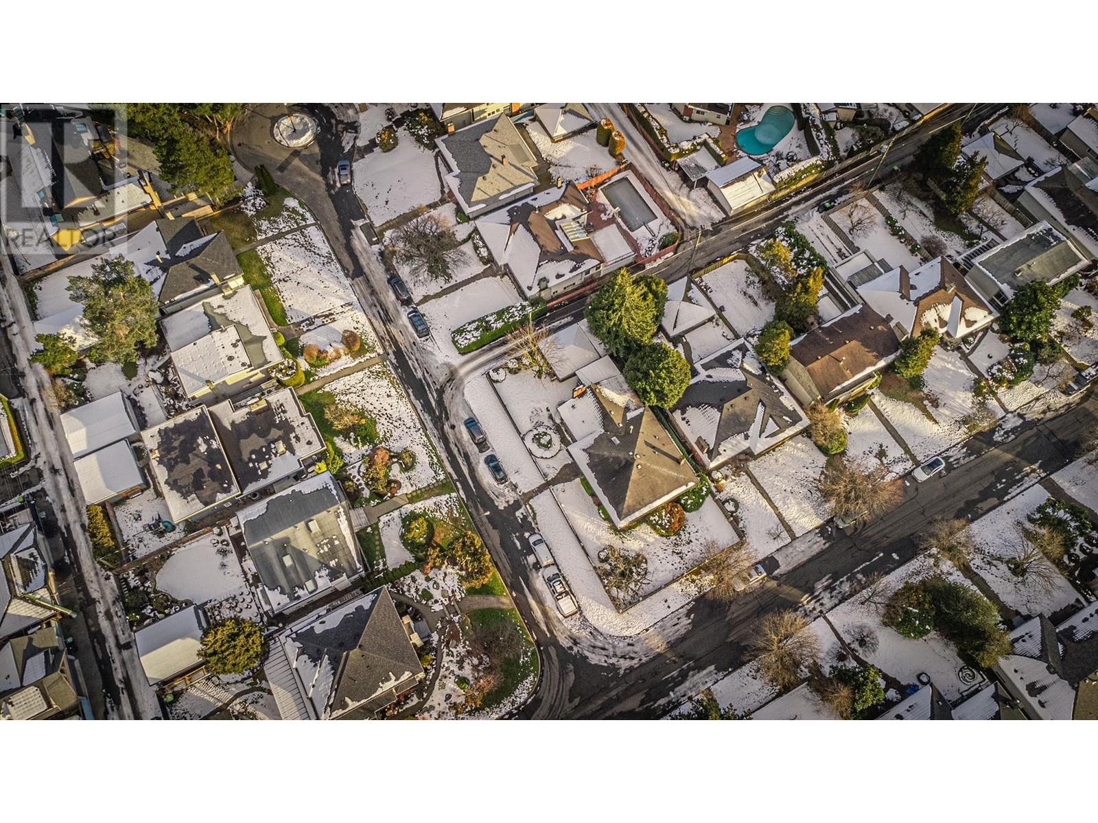 Listing Picture 8 of 14 : 692 W 51ST AVENUE, Vancouver / 溫哥華 - 魯藝地產 Yvonne Lu Group - MLS Medallion Club Member