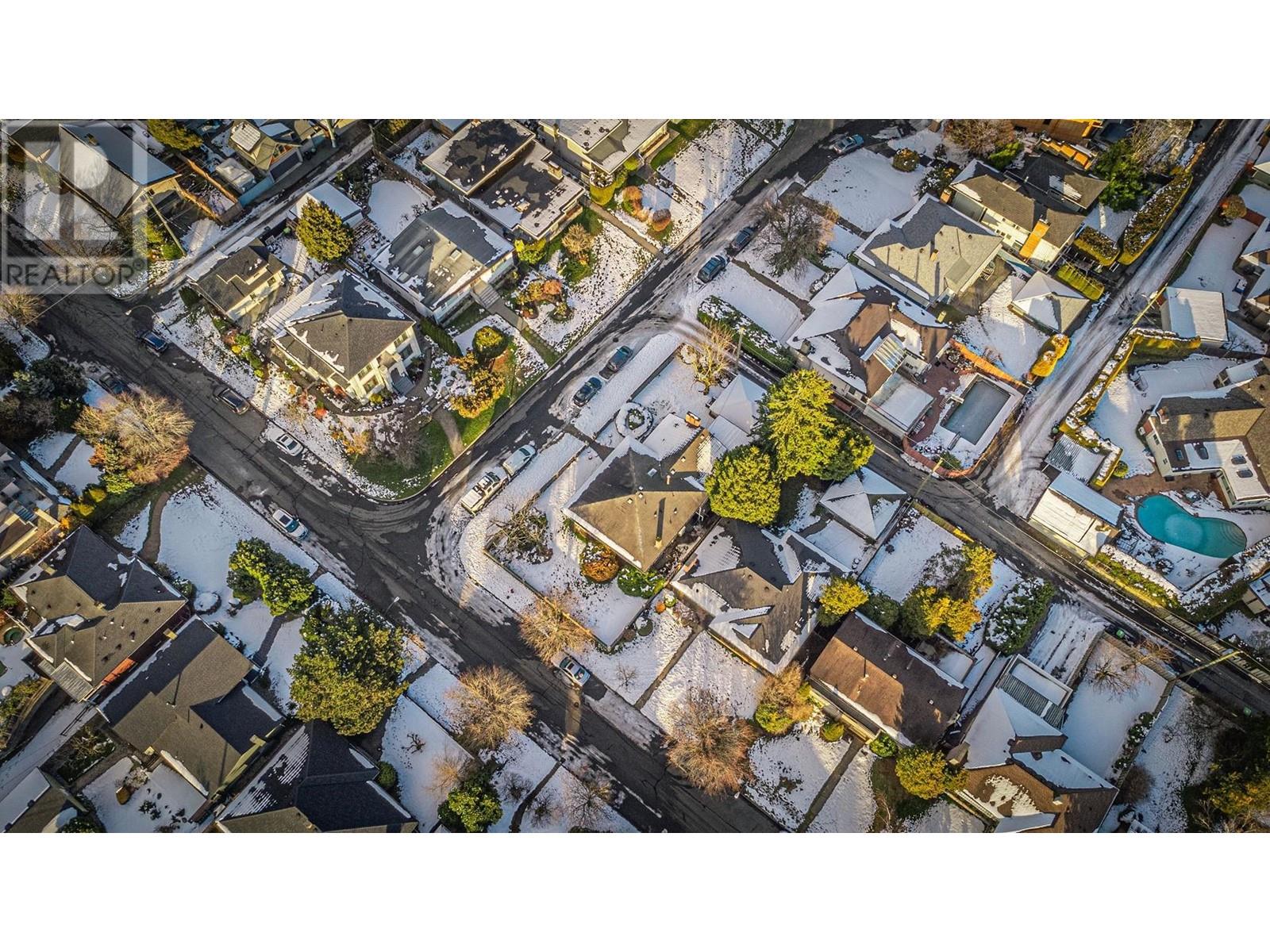 Listing Picture 13 of 14 : 692 W 51ST AVENUE, Vancouver / 溫哥華 - 魯藝地產 Yvonne Lu Group - MLS Medallion Club Member