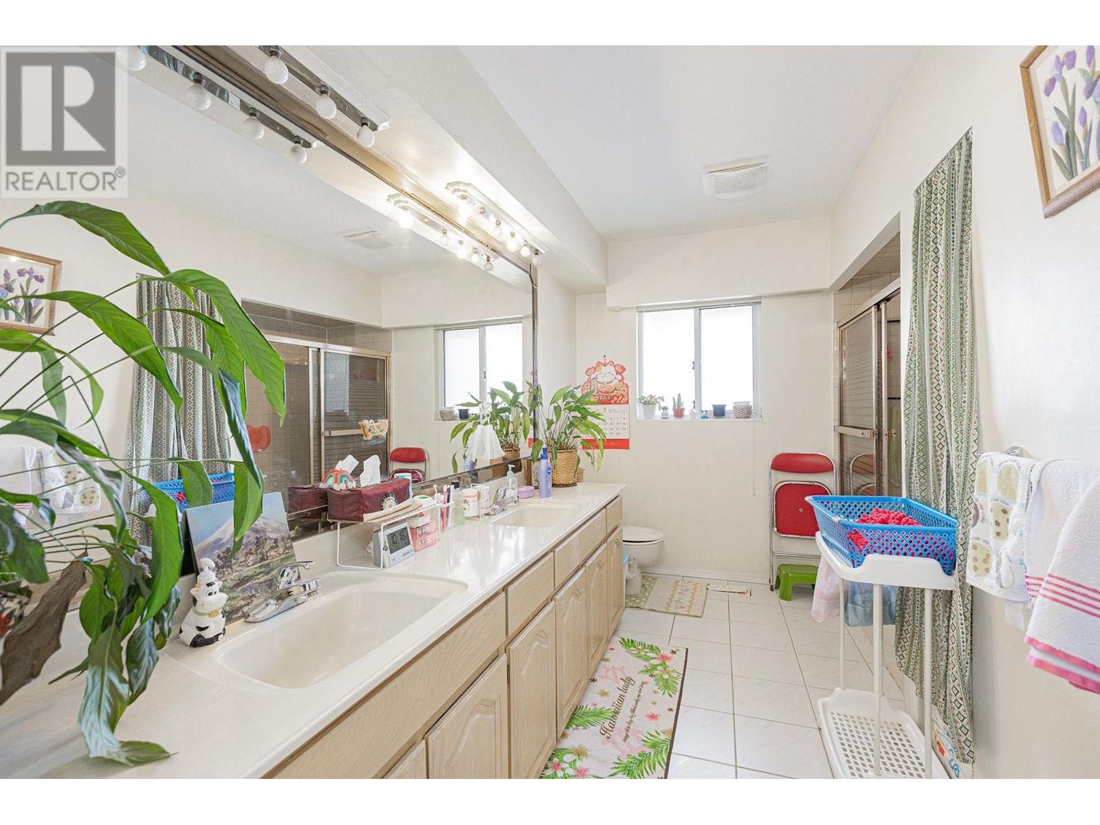 Listing Picture 14 of 14 : 692 W 51ST AVENUE, Vancouver / 溫哥華 - 魯藝地產 Yvonne Lu Group - MLS Medallion Club Member