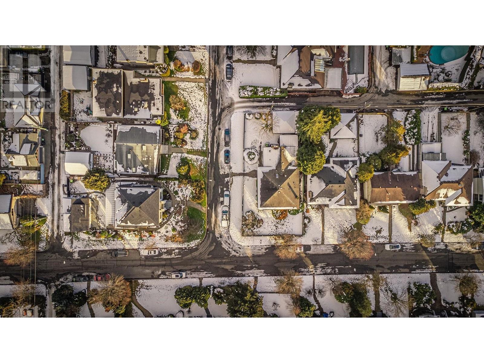 Listing Picture 9 of 14 : 692 W 51ST AVENUE, Vancouver / 溫哥華 - 魯藝地產 Yvonne Lu Group - MLS Medallion Club Member