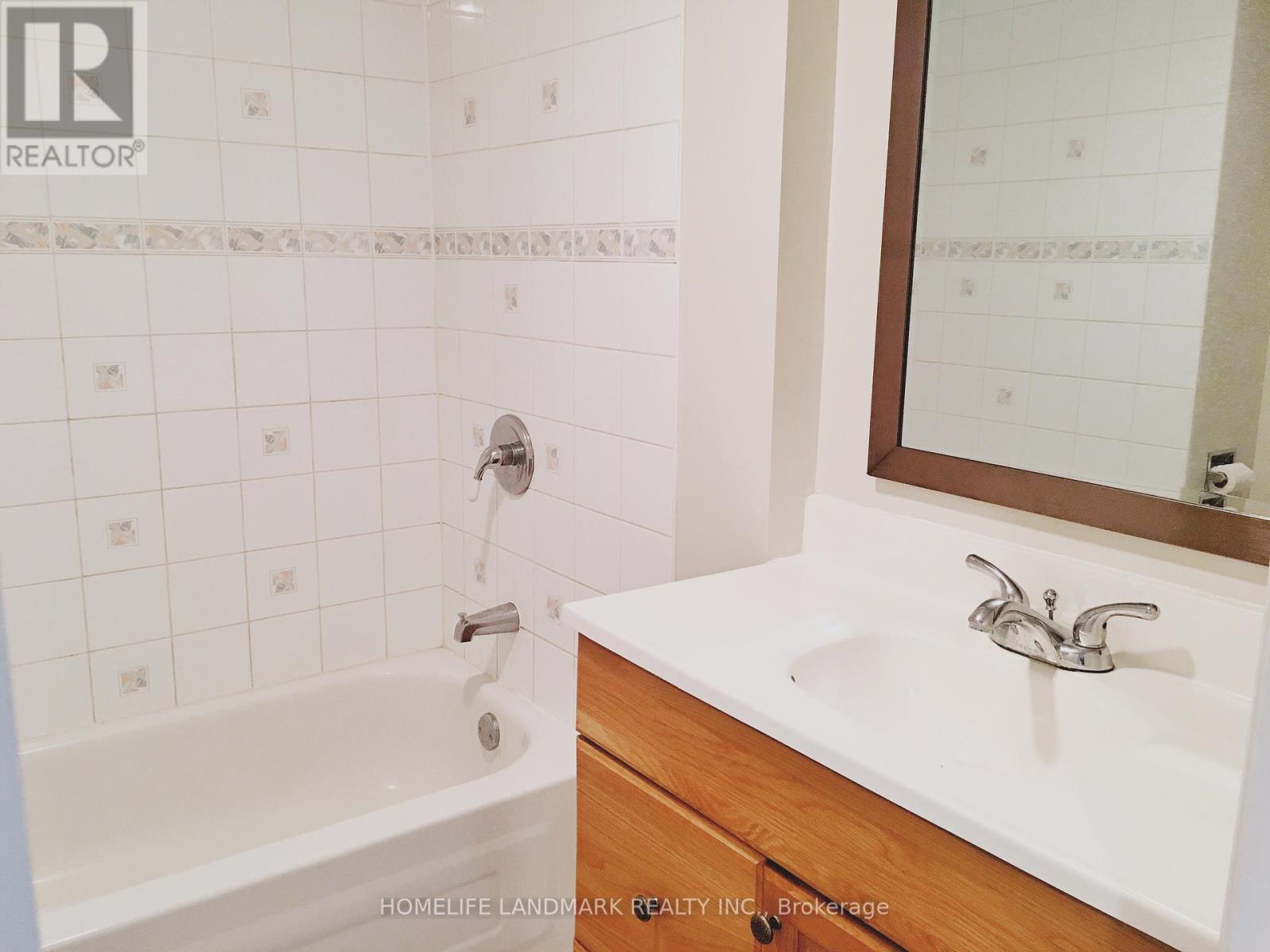 19 Deering Crescent, Toronto, Ontario  M2M 2A2 - Photo 25 - C11984159