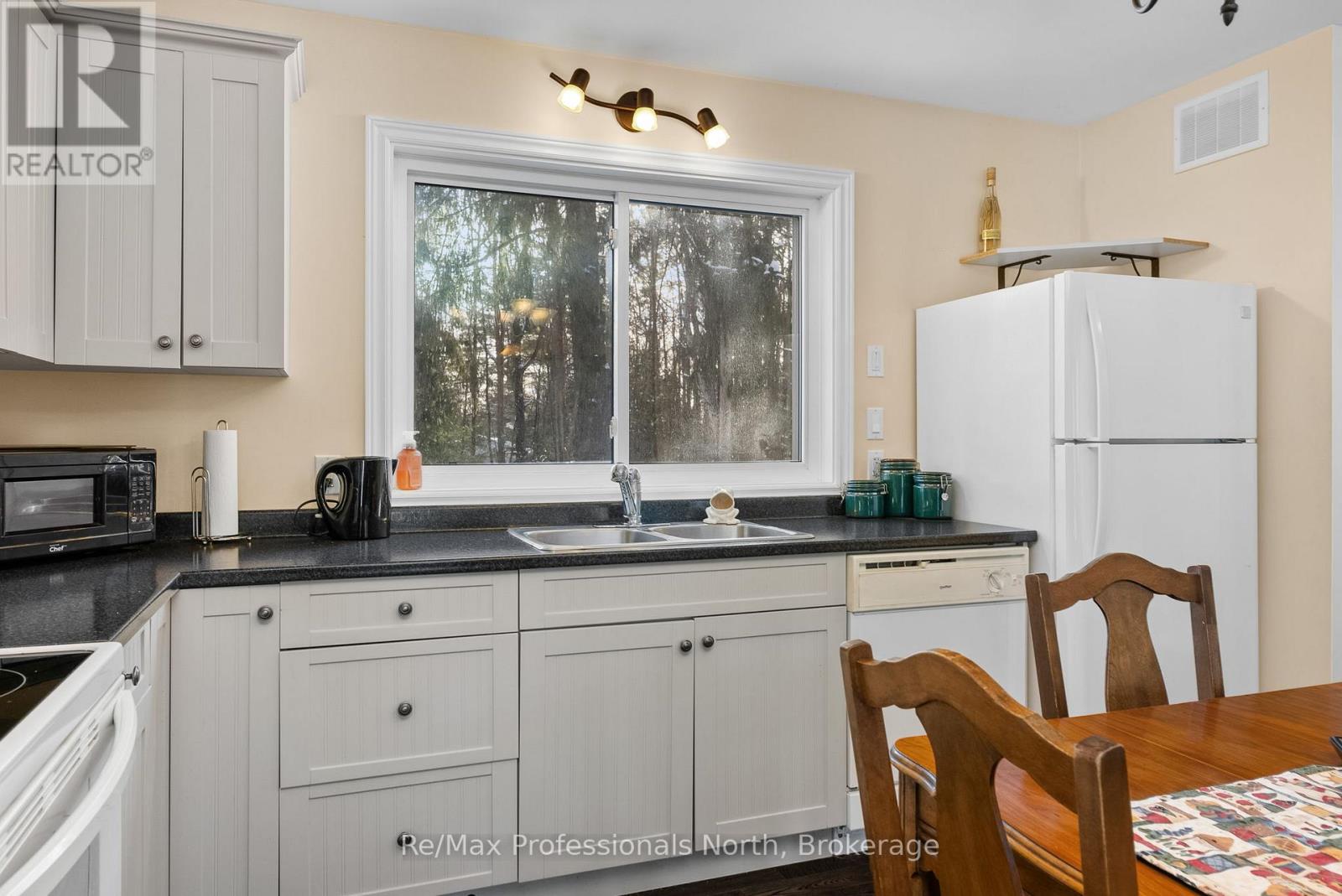 1011 Fitchett Lane, Gravenhurst, Ontario  P1P 1R3 - Photo 9 - X11915210