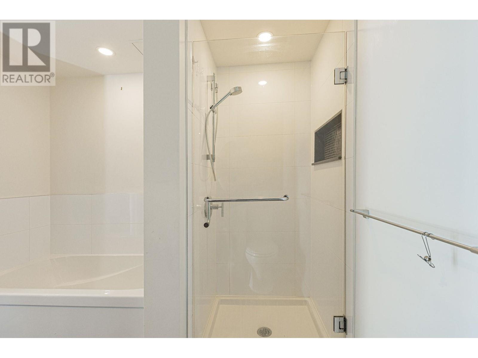 3002 3007 Glen Drive, Coquitlam, British Columbia  V3B 0L8 - Photo 11 - R2969226