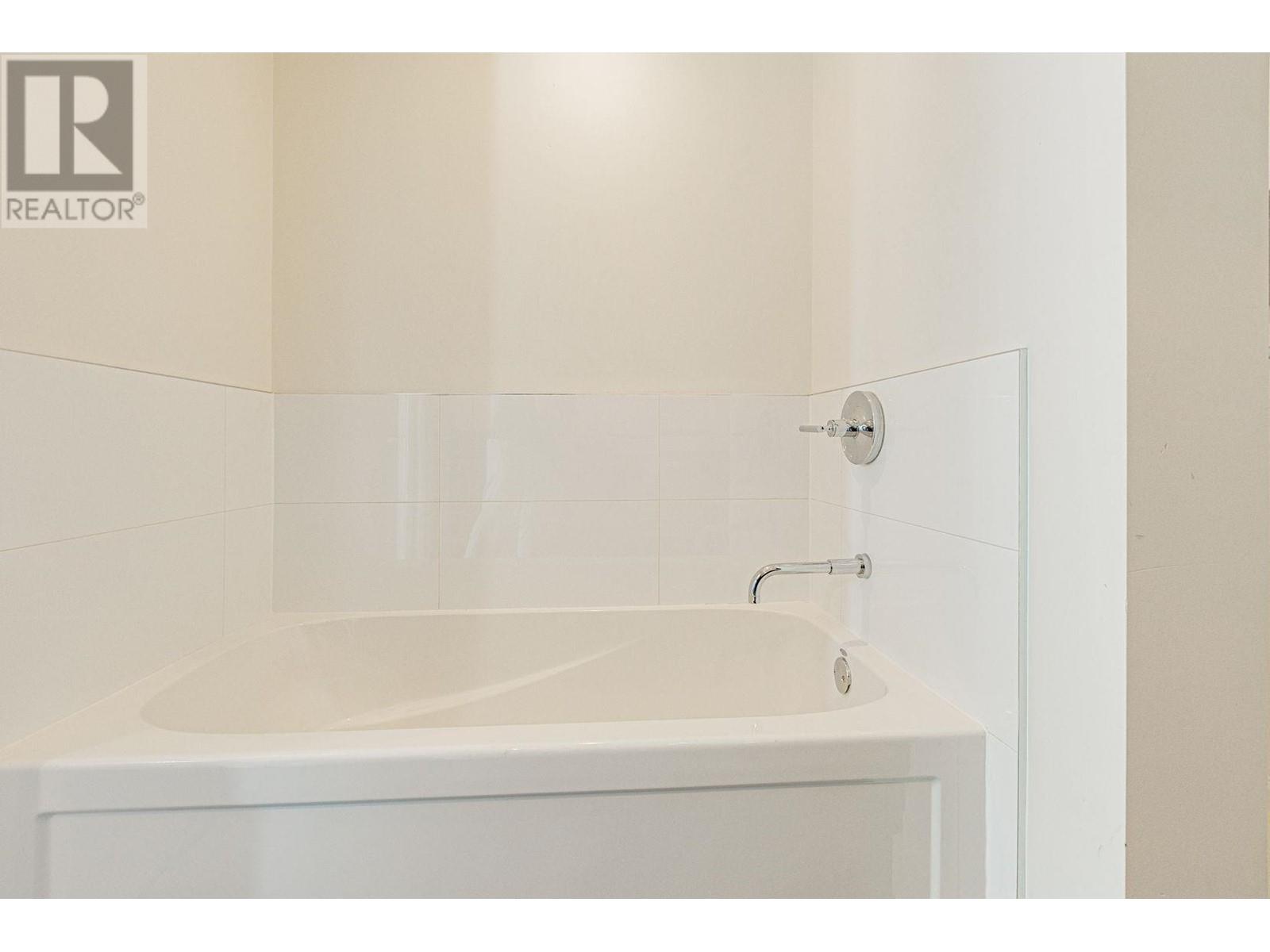 3002 3007 Glen Drive, Coquitlam, British Columbia  V3B 0L8 - Photo 10 - R2969226