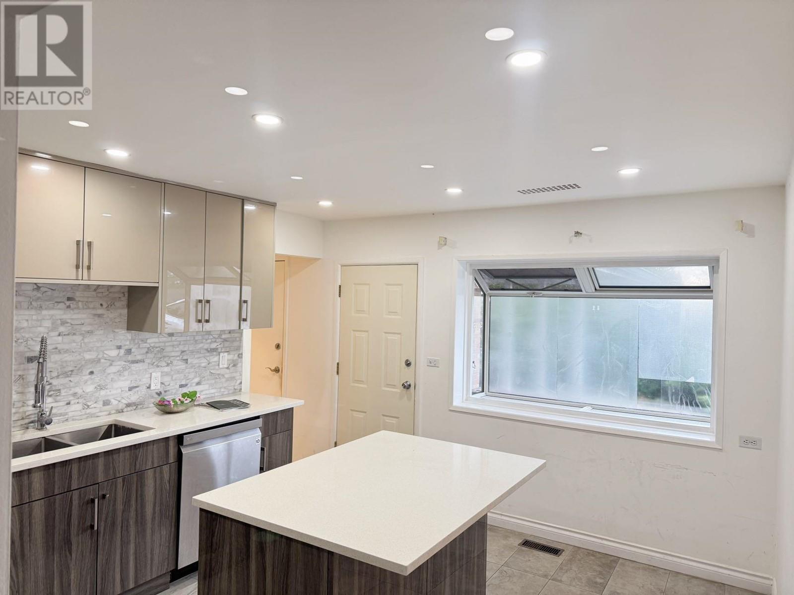 Property at 290 W BALMORAL ROAD image 5