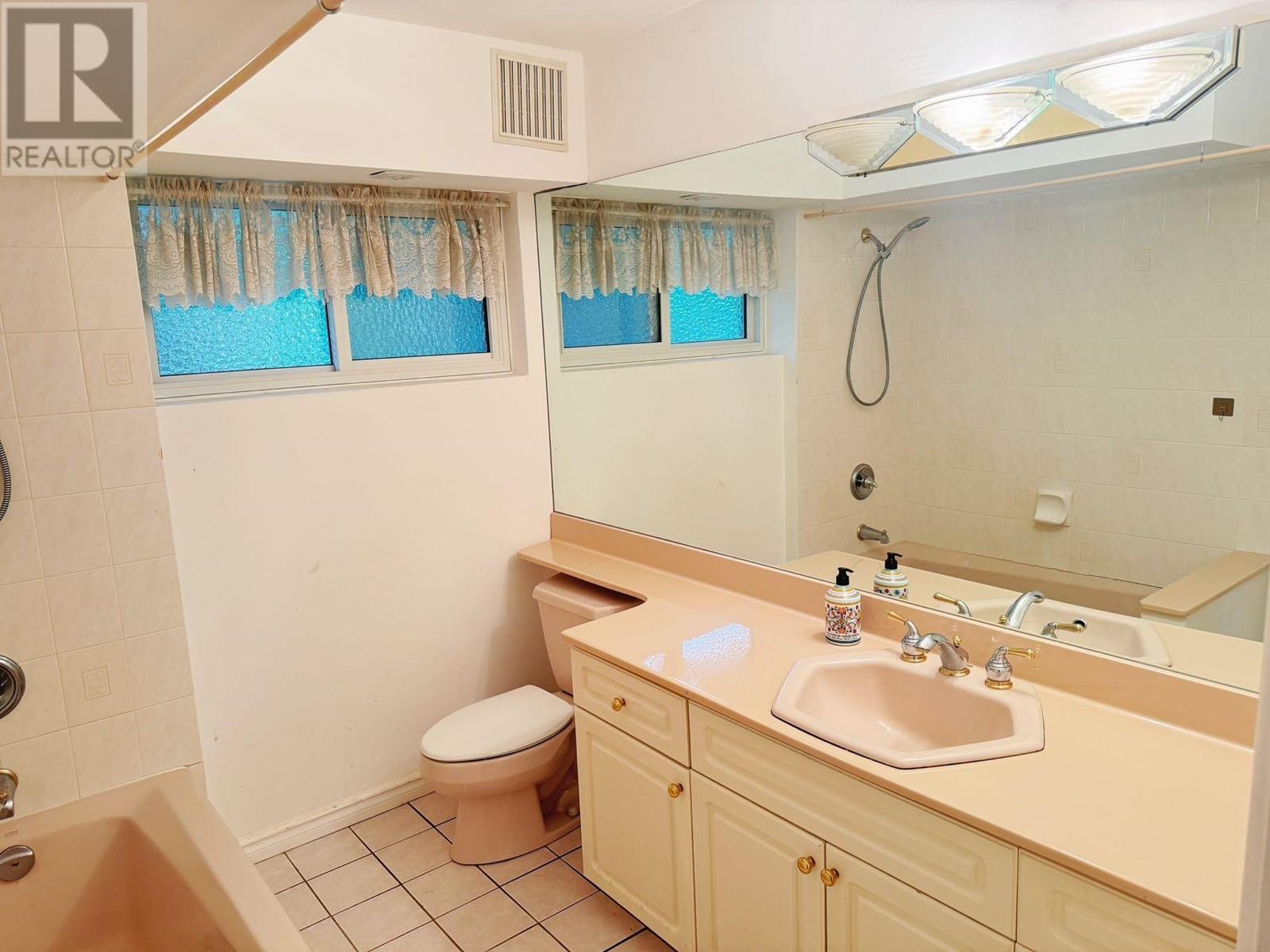 290 W Balmoral Road, North Vancouver, British Columbia  V7N 2V2 - Photo 10 - R2958245