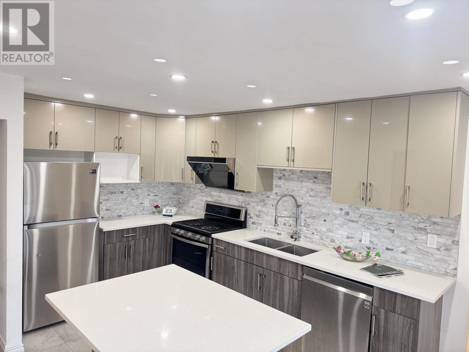 Property at 290 W BALMORAL ROAD image 4
