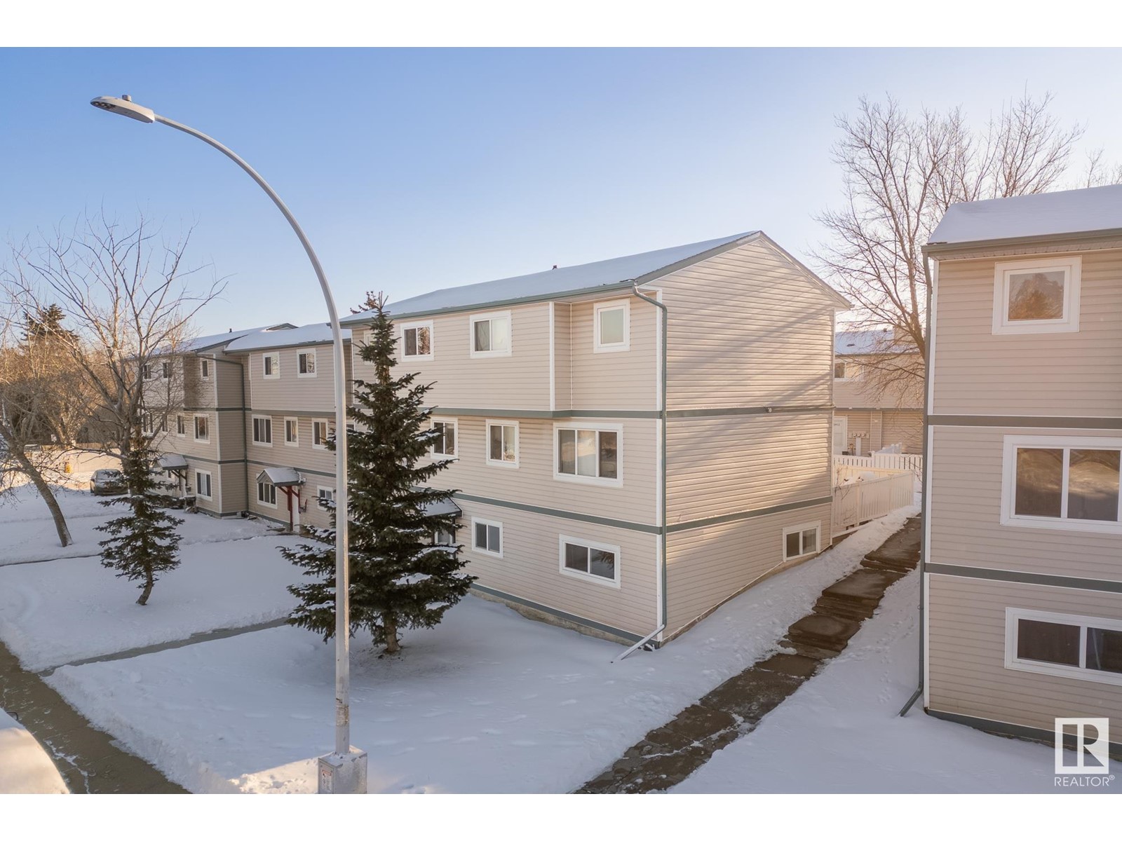 Property at 8439 29 AV NW image 3
