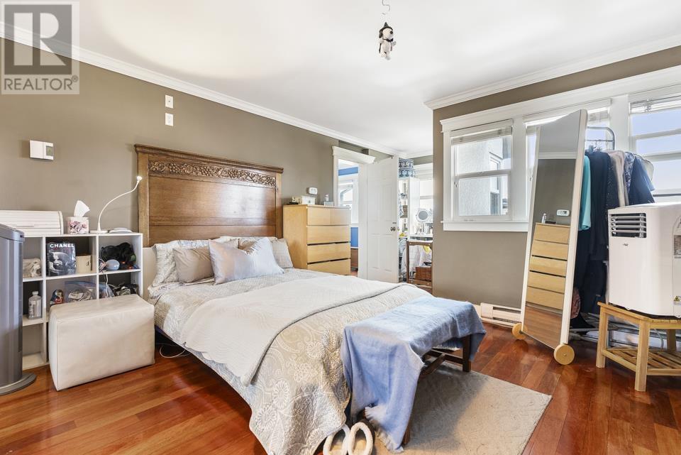Listing Picture 12 of 40 : 5006 MAITLAND STREET, Burnaby / 本拿比 - 魯藝地產 Yvonne Lu Group - MLS Medallion Club Member