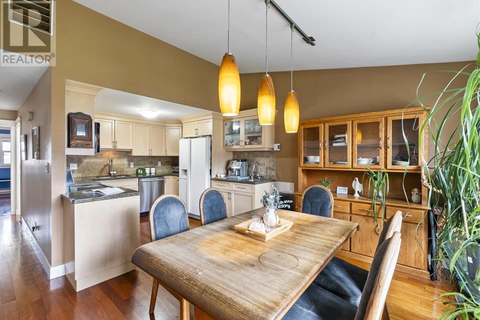 Listing Picture 8 of 40 : 5006 MAITLAND STREET, Burnaby / 本拿比 - 魯藝地產 Yvonne Lu Group - MLS Medallion Club Member