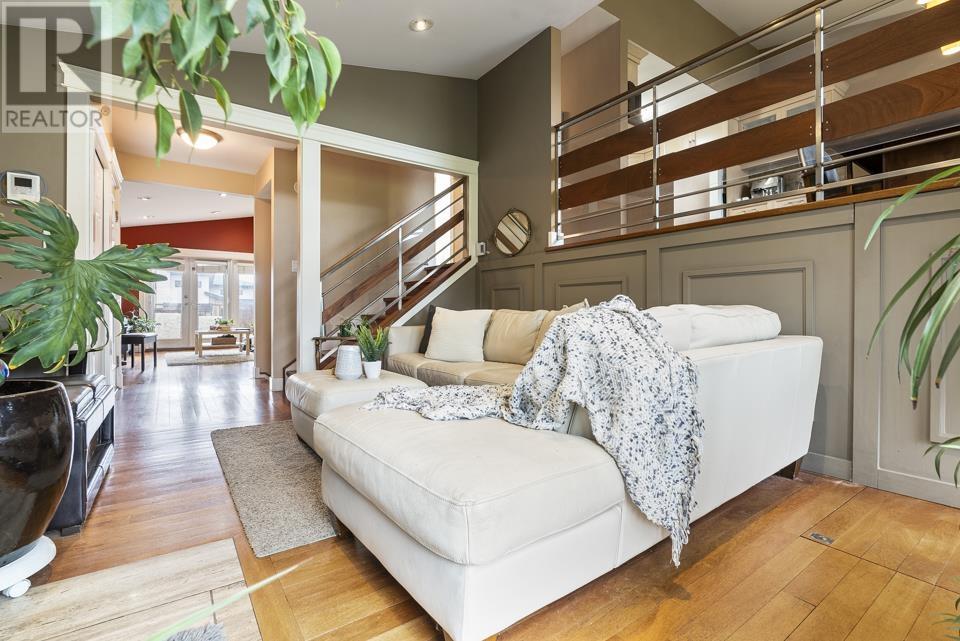 Listing Picture 5 of 40 : 5006 MAITLAND STREET, Burnaby / 本拿比 - 魯藝地產 Yvonne Lu Group - MLS Medallion Club Member