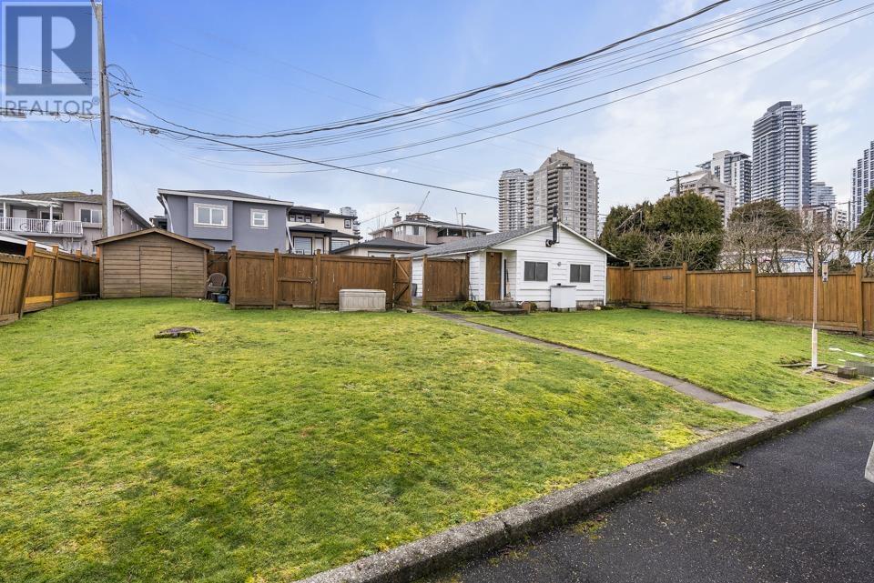 Listing Picture 35 of 40 : 5006 MAITLAND STREET, Burnaby / 本拿比 - 魯藝地產 Yvonne Lu Group - MLS Medallion Club Member