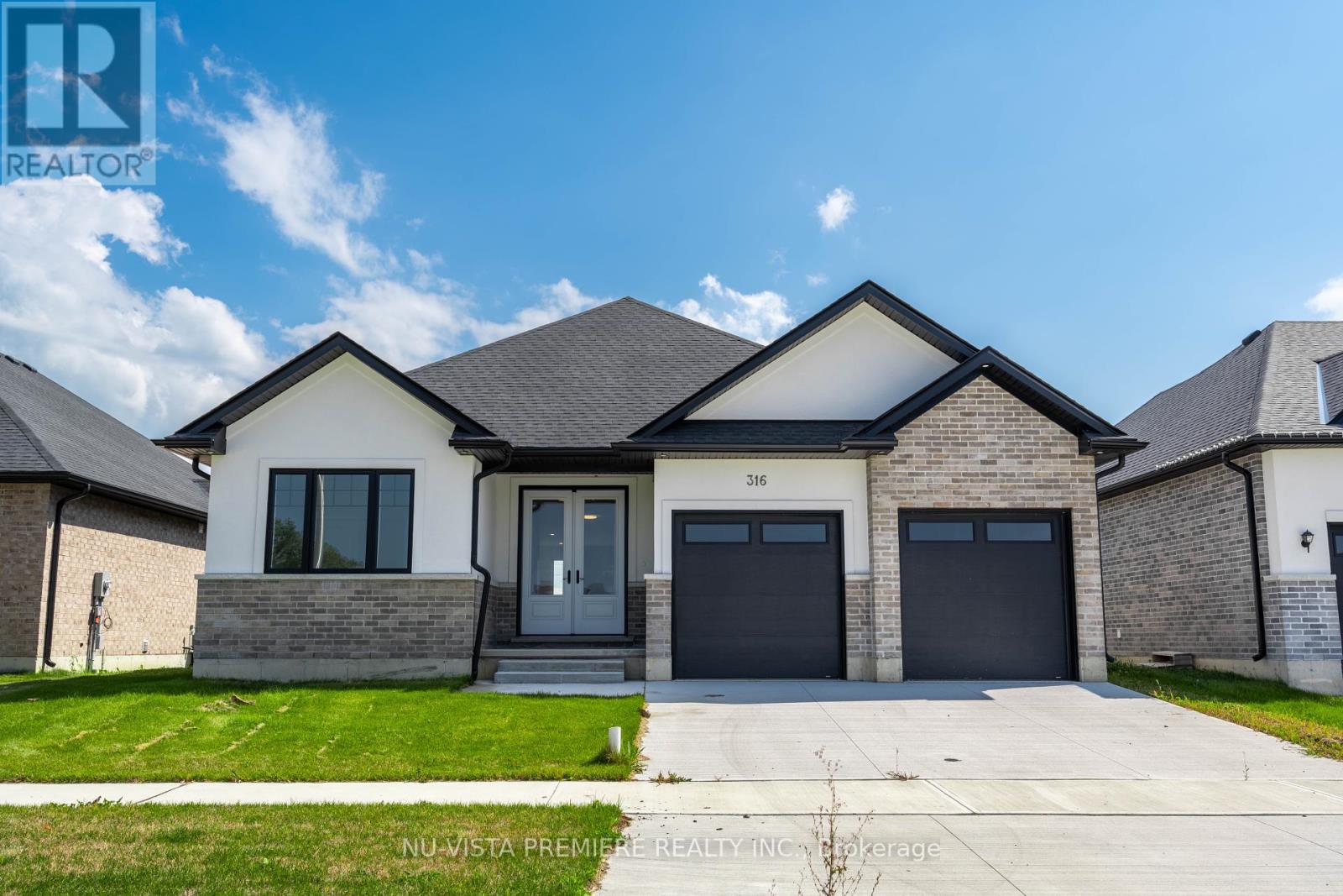316 STATHIS BOULEVARD, Sarnia, Ontario