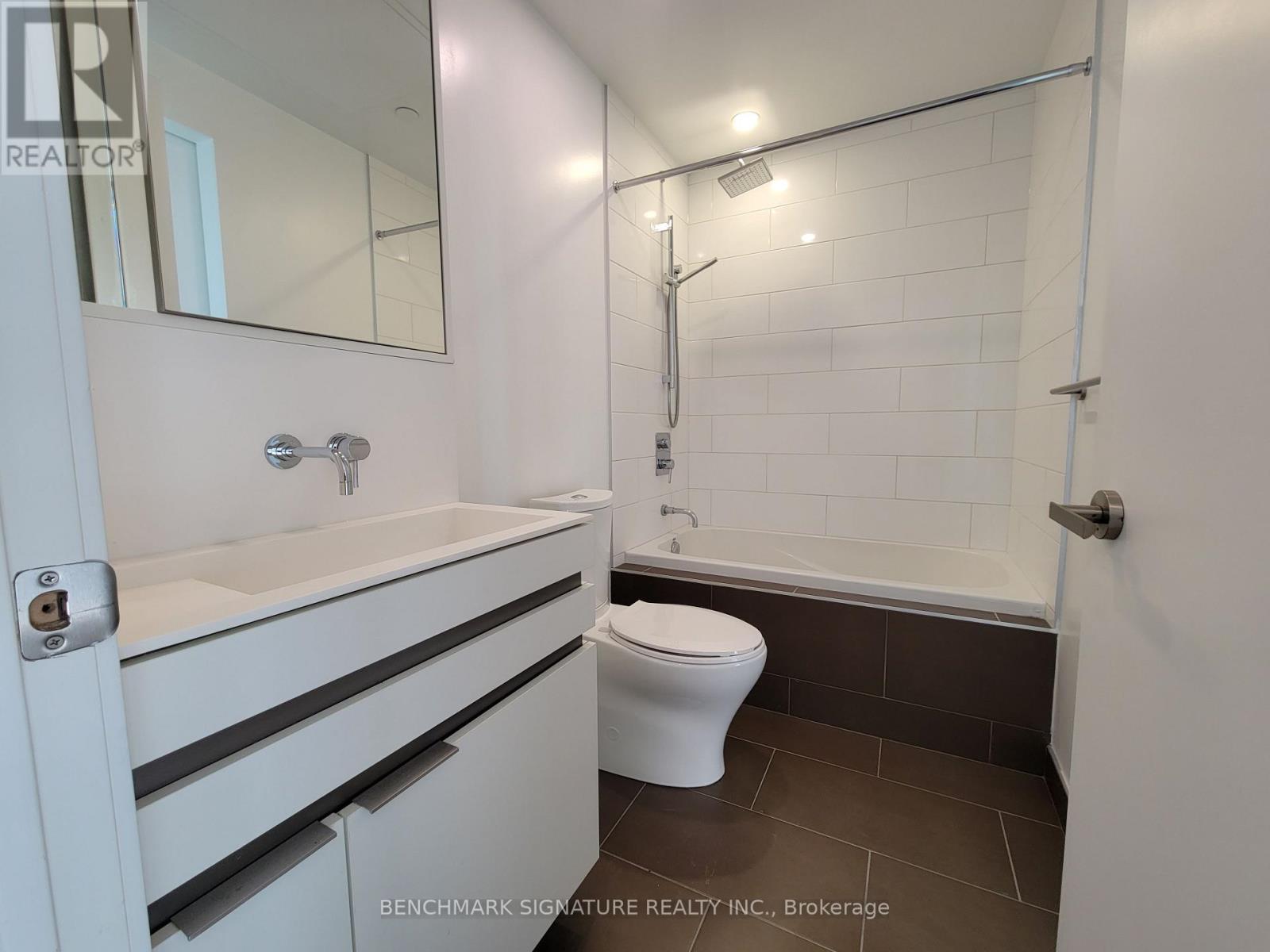 5810 - 197 Yonge Street, Toronto, Ontario  M5B 1M4 - Photo 6 - C11984530