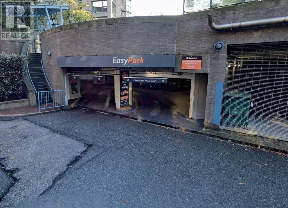 Listing Picture 2 of 4 : 1195 PACIFIC BOULEVARD, Vancouver / 溫哥華 - 魯藝地產 Yvonne Lu Group - MLS Medallion Club Member