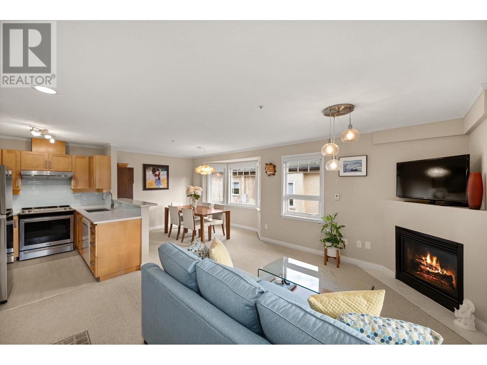 Listing Picture 7 of 34 : 3025 W 7TH AVENUE, Vancouver / 溫哥華 - 魯藝地產 Yvonne Lu Group - MLS Medallion Club Member