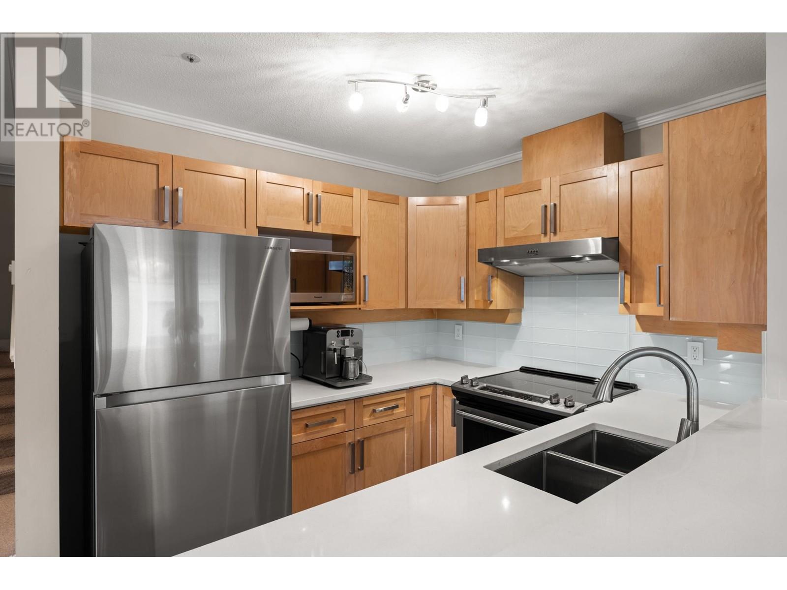 Listing Picture 14 of 34 : 3025 W 7TH AVENUE, Vancouver / 溫哥華 - 魯藝地產 Yvonne Lu Group - MLS Medallion Club Member