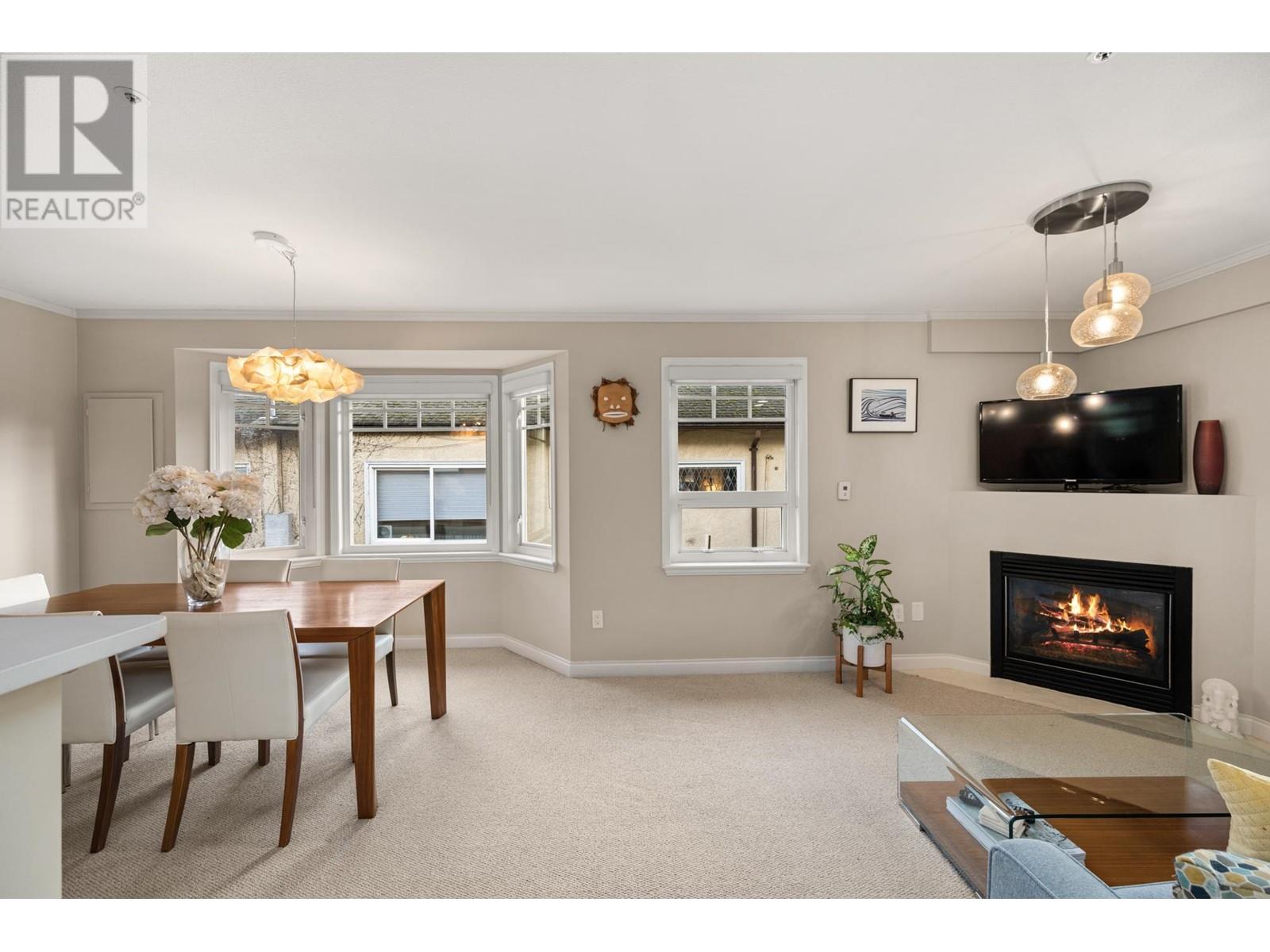 Listing Picture 8 of 34 : 3025 W 7TH AVENUE, Vancouver / 溫哥華 - 魯藝地產 Yvonne Lu Group - MLS Medallion Club Member