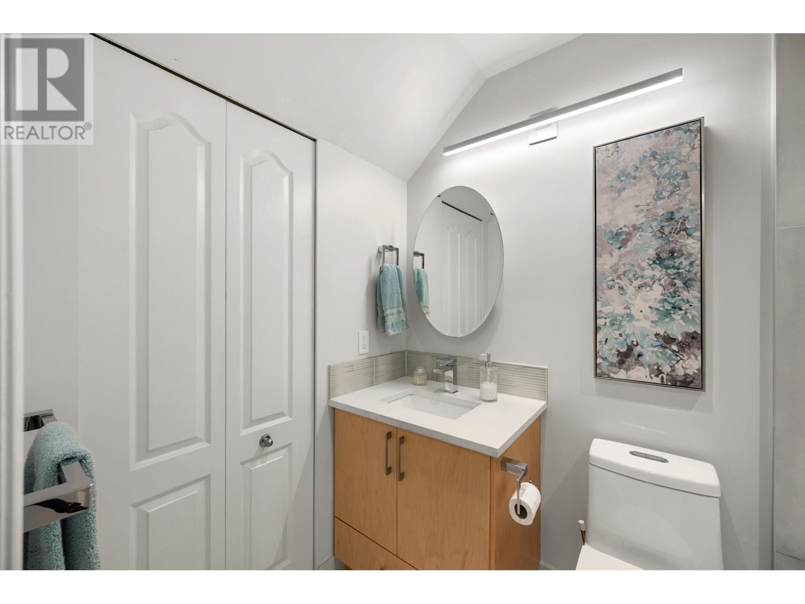 Listing Picture 16 of 34 : 3025 W 7TH AVENUE, Vancouver / 溫哥華 - 魯藝地產 Yvonne Lu Group - MLS Medallion Club Member