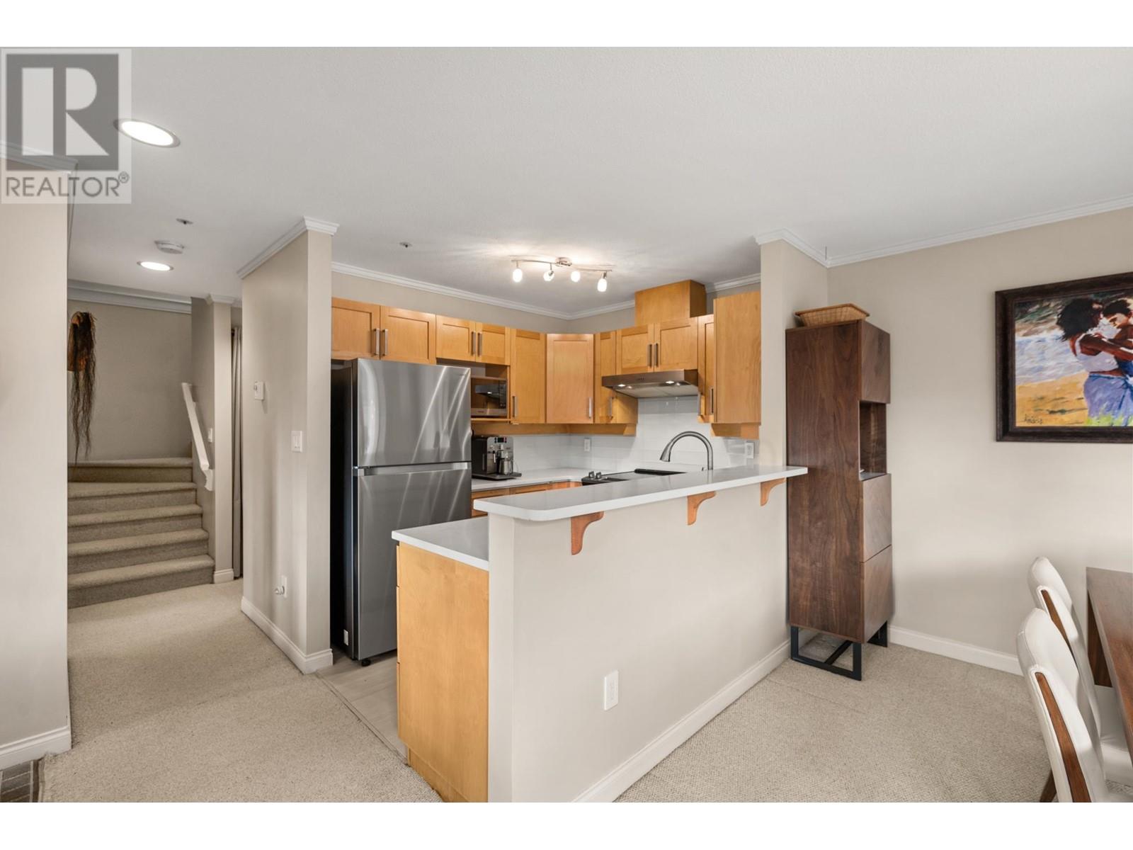 Listing Picture 10 of 34 : 3025 W 7TH AVENUE, Vancouver / 溫哥華 - 魯藝地產 Yvonne Lu Group - MLS Medallion Club Member