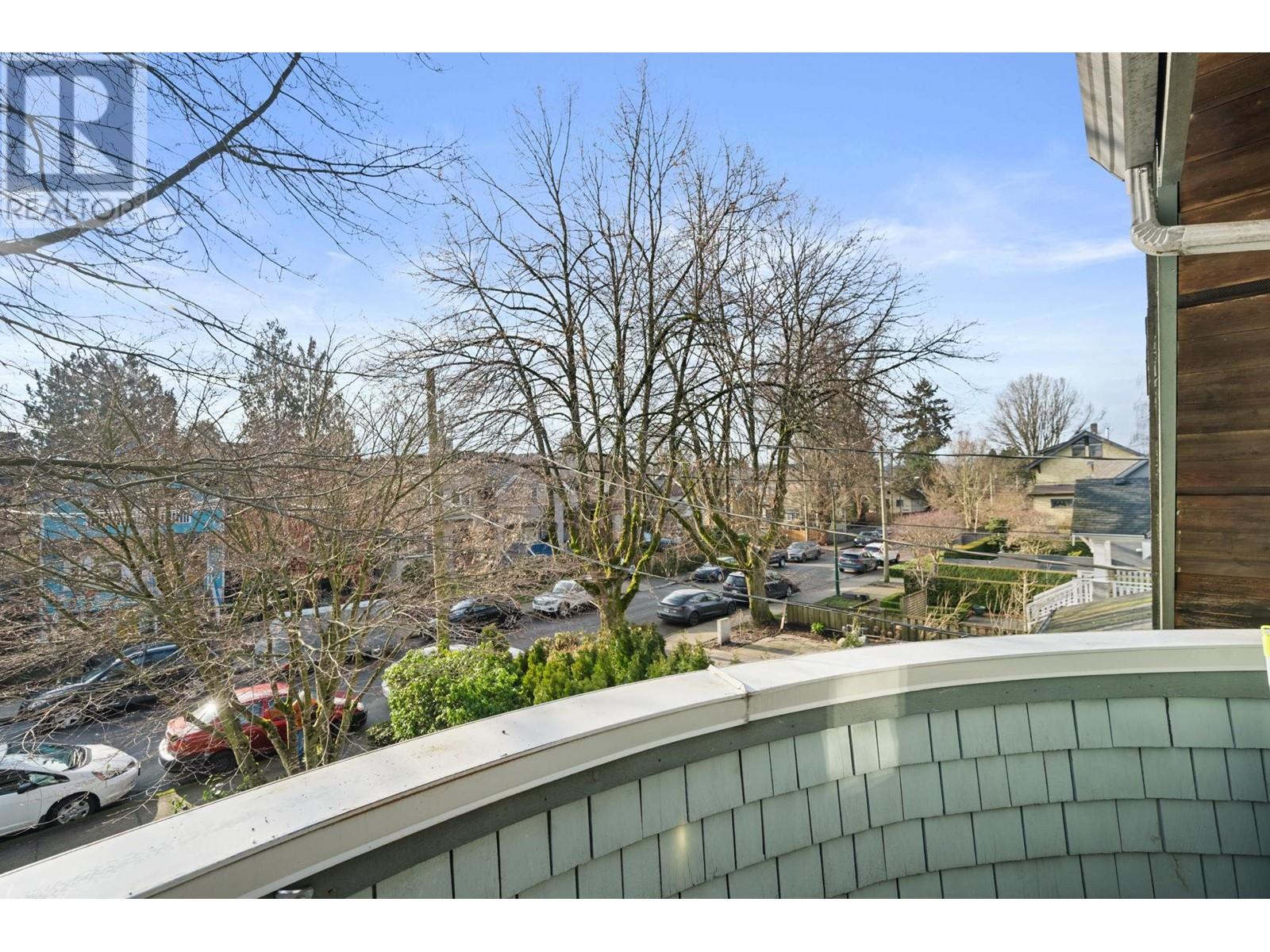 Listing Picture 31 of 34 : 3025 W 7TH AVENUE, Vancouver / 溫哥華 - 魯藝地產 Yvonne Lu Group - MLS Medallion Club Member