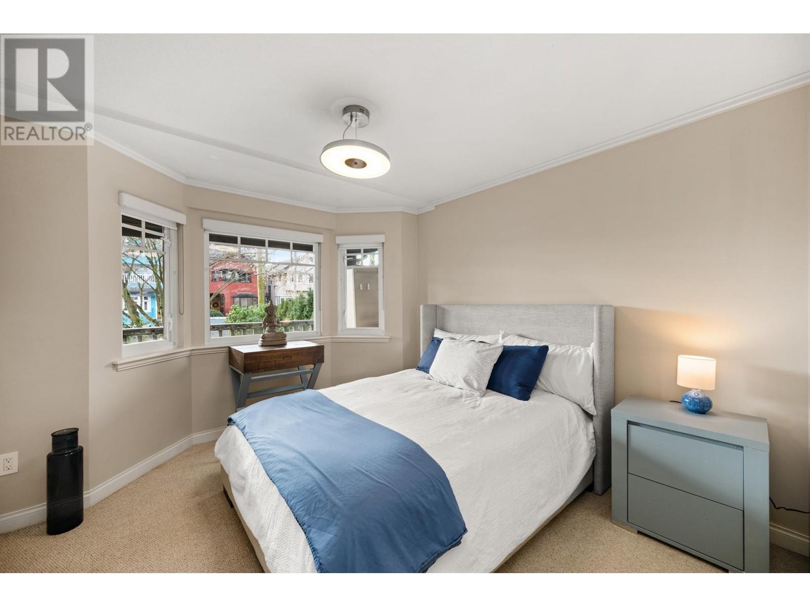 Listing Picture 17 of 34 : 3025 W 7TH AVENUE, Vancouver / 溫哥華 - 魯藝地產 Yvonne Lu Group - MLS Medallion Club Member