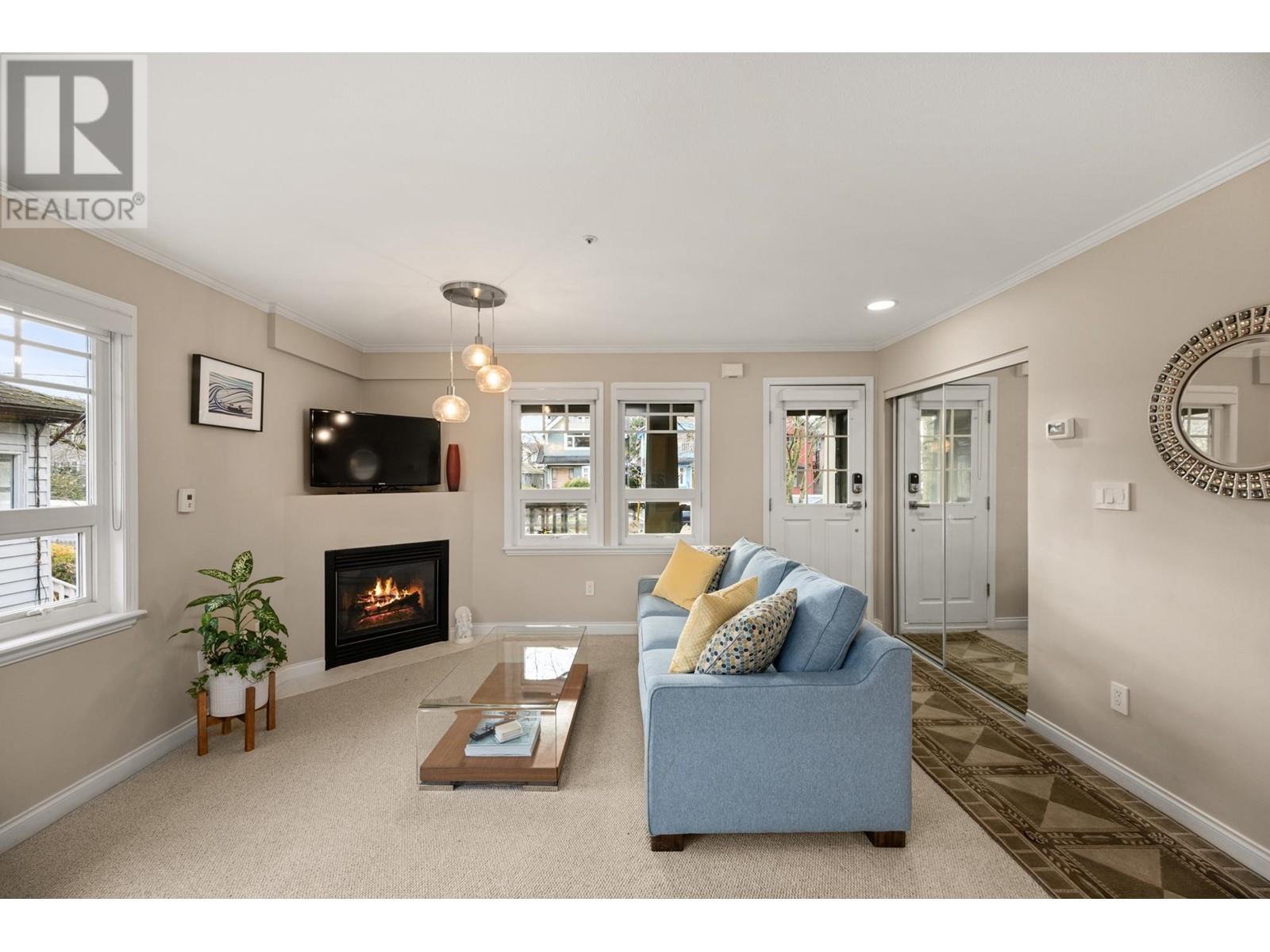 Listing Picture 6 of 34 : 3025 W 7TH AVENUE, Vancouver / 溫哥華 - 魯藝地產 Yvonne Lu Group - MLS Medallion Club Member