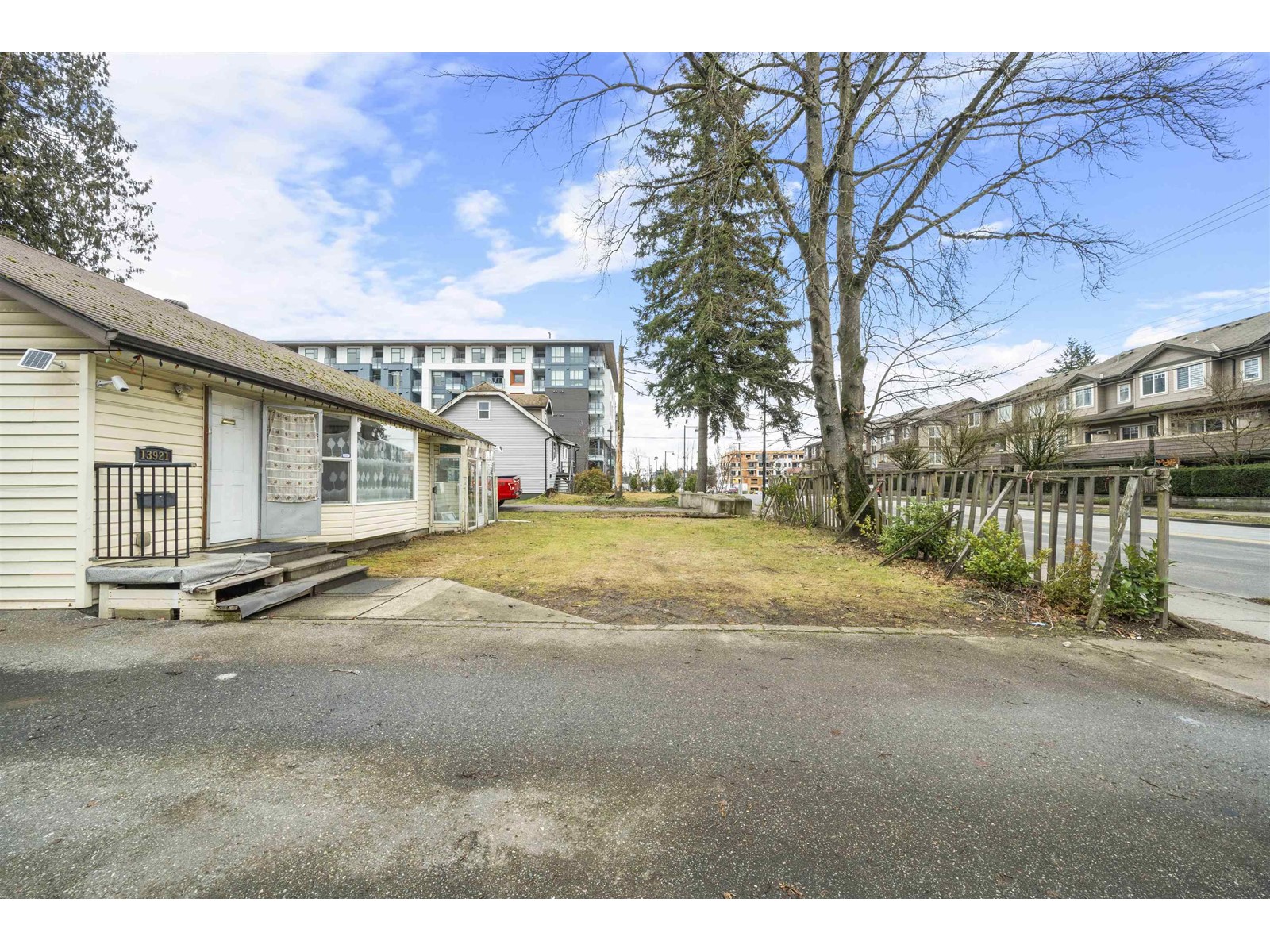 Property at 13921 108 AVENUE image 2