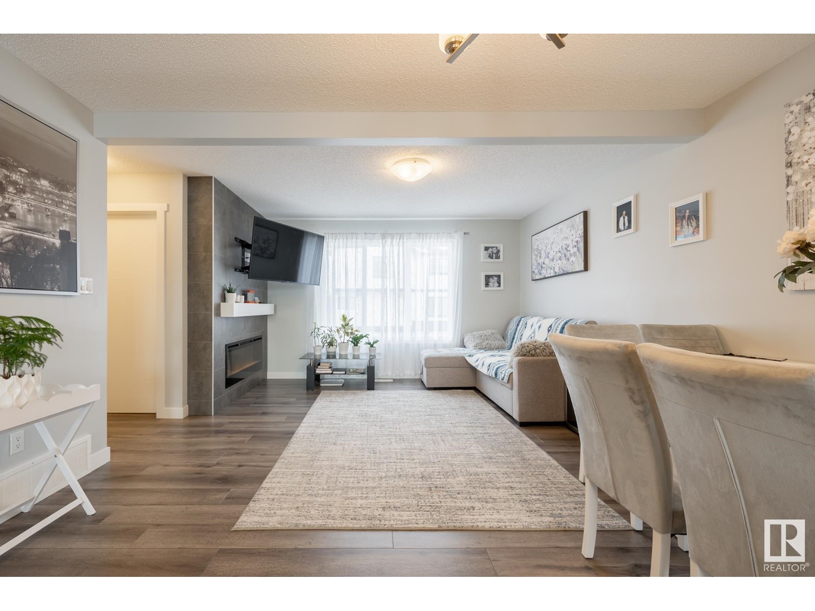 Property at 19608 27 AV NW image 3