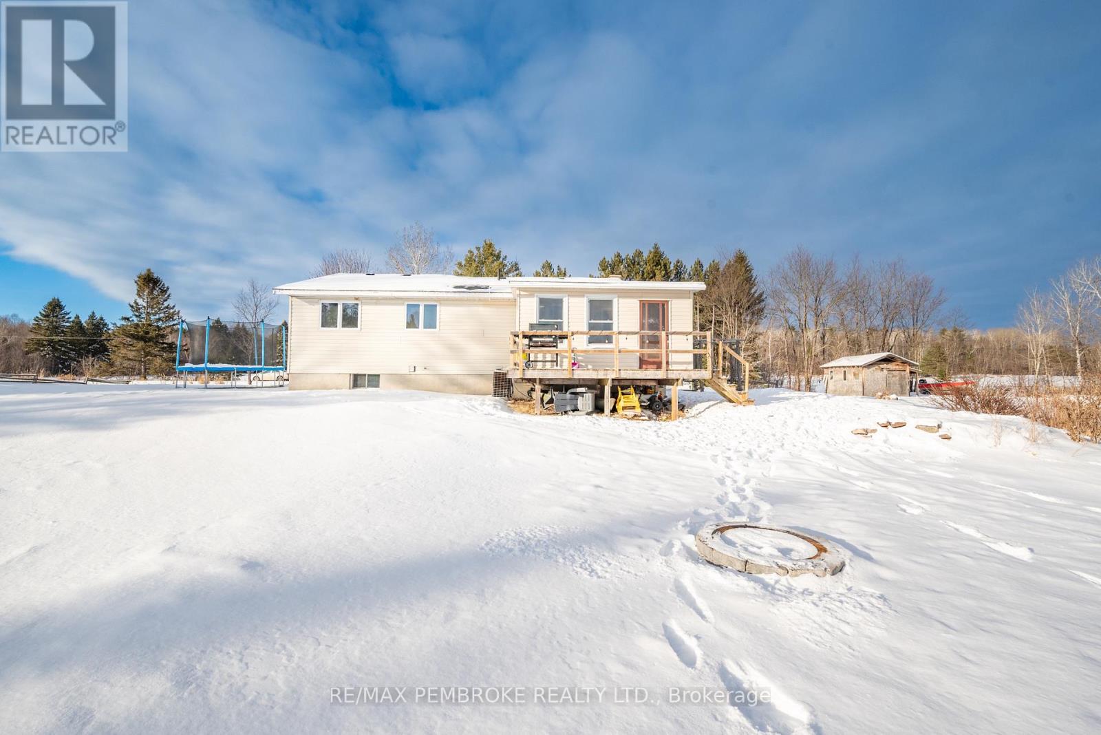 1683 Forest Lea Road, Laurentian Valley, Ontario  K8A 6W6 - Photo 3 - X11928609