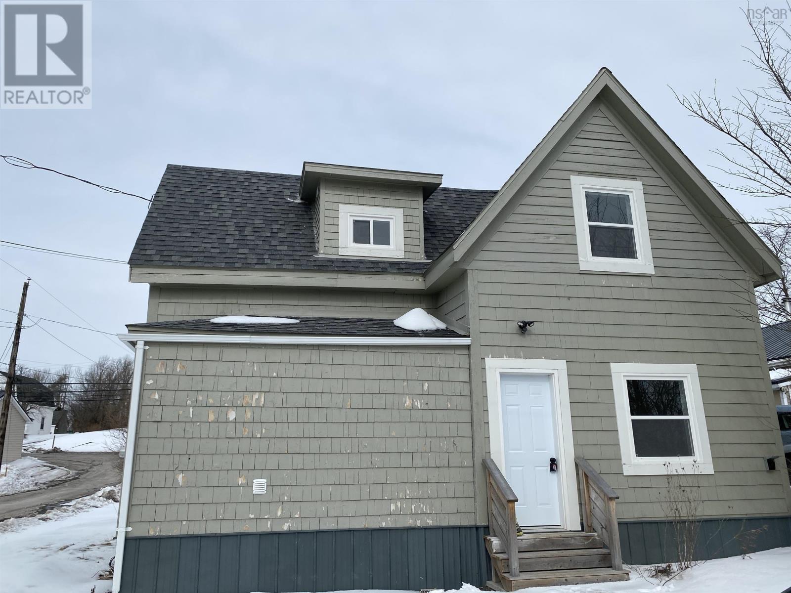 32 Hill Street, Pictou, Nova Scotia  B0K 1H0 - Photo 2 - 202503405