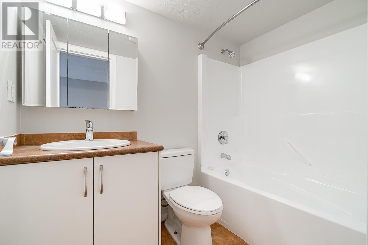 Listing Picture 11 of 28 : 305 2239 W 1ST AVENUE, Vancouver / 溫哥華 - 魯藝地產 Yvonne Lu Group - MLS Medallion Club Member