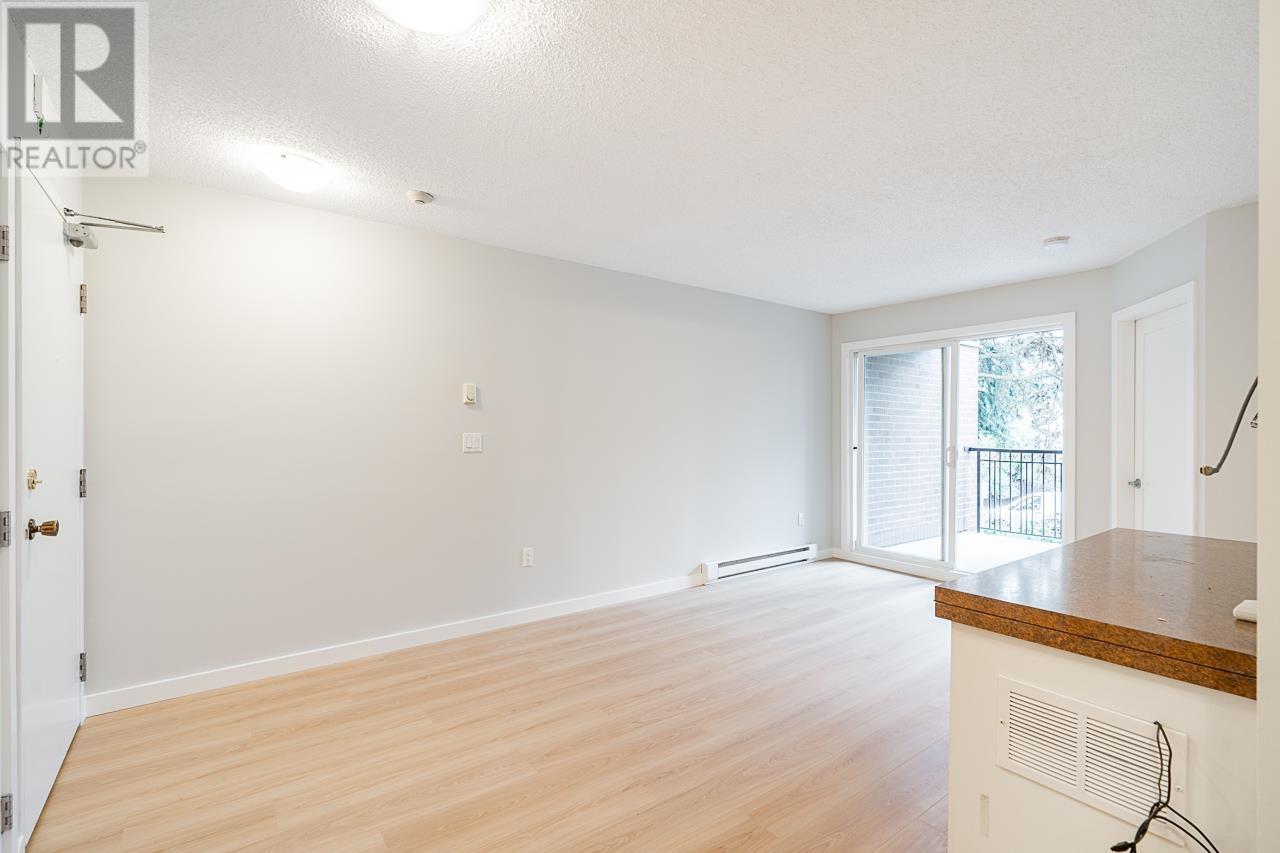 Listing Picture 3 of 28 : 305 2239 W 1ST AVENUE, Vancouver / 溫哥華 - 魯藝地產 Yvonne Lu Group - MLS Medallion Club Member