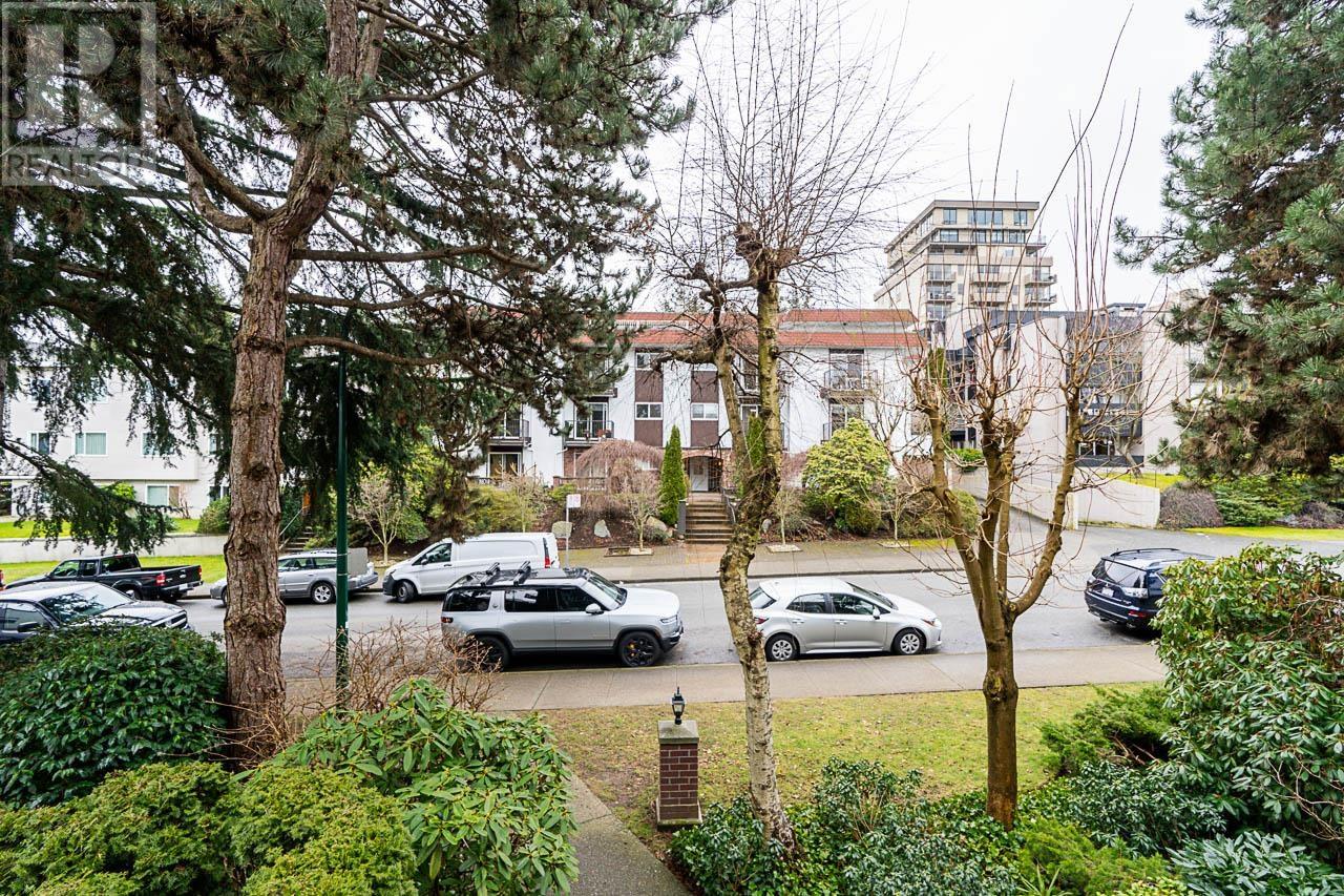 Listing Picture 13 of 28 : 305 2239 W 1ST AVENUE, Vancouver / 溫哥華 - 魯藝地產 Yvonne Lu Group - MLS Medallion Club Member