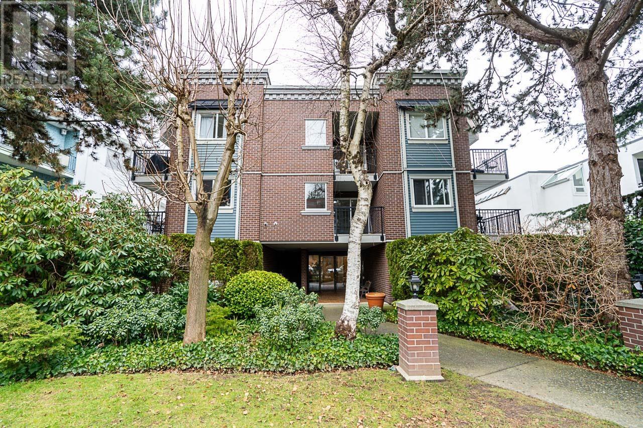 305 2239 W 1ST AVENUE, Vancouver