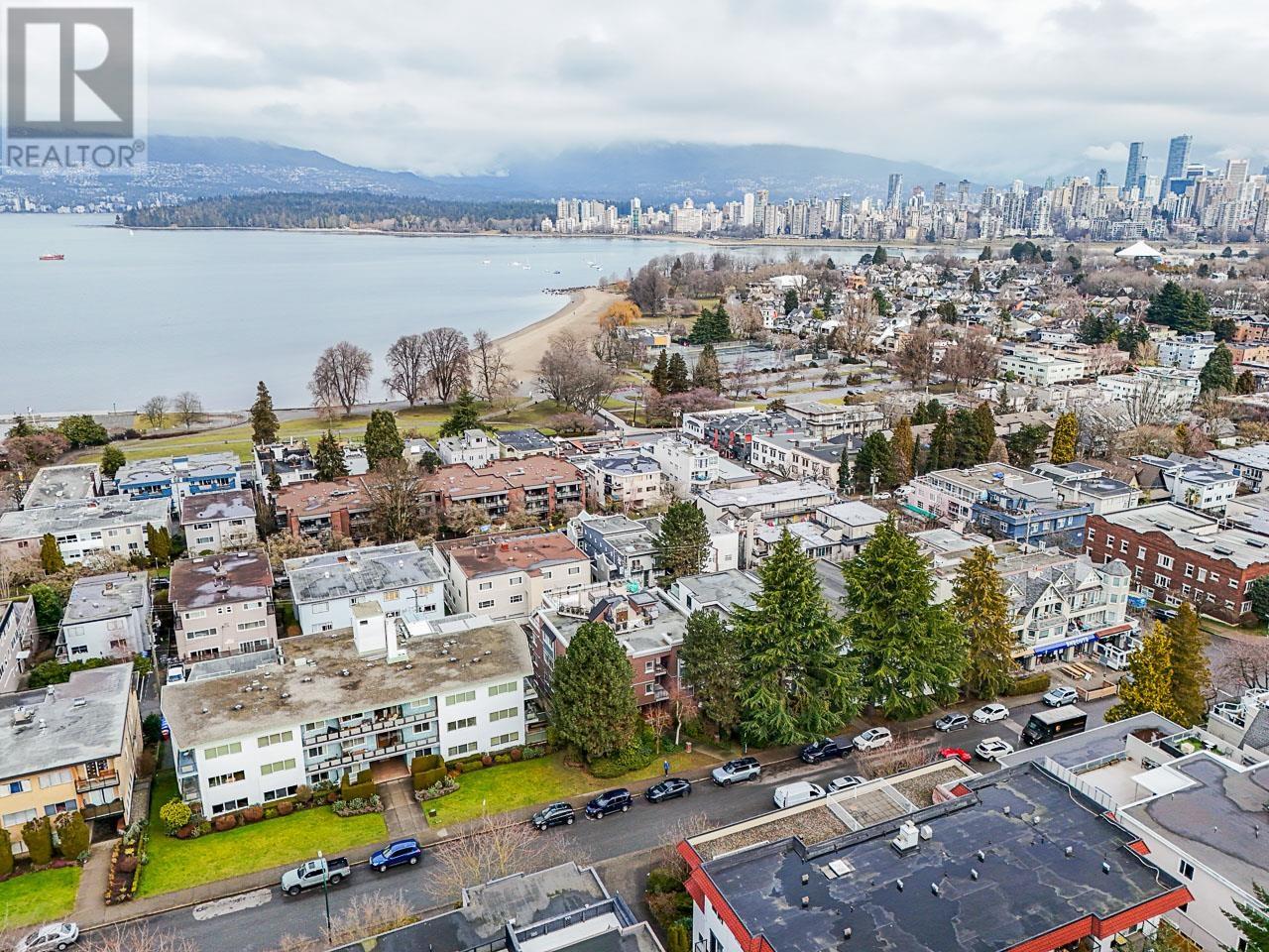 Listing Picture 25 of 28 : 305 2239 W 1ST AVENUE, Vancouver / 溫哥華 - 魯藝地產 Yvonne Lu Group - MLS Medallion Club Member