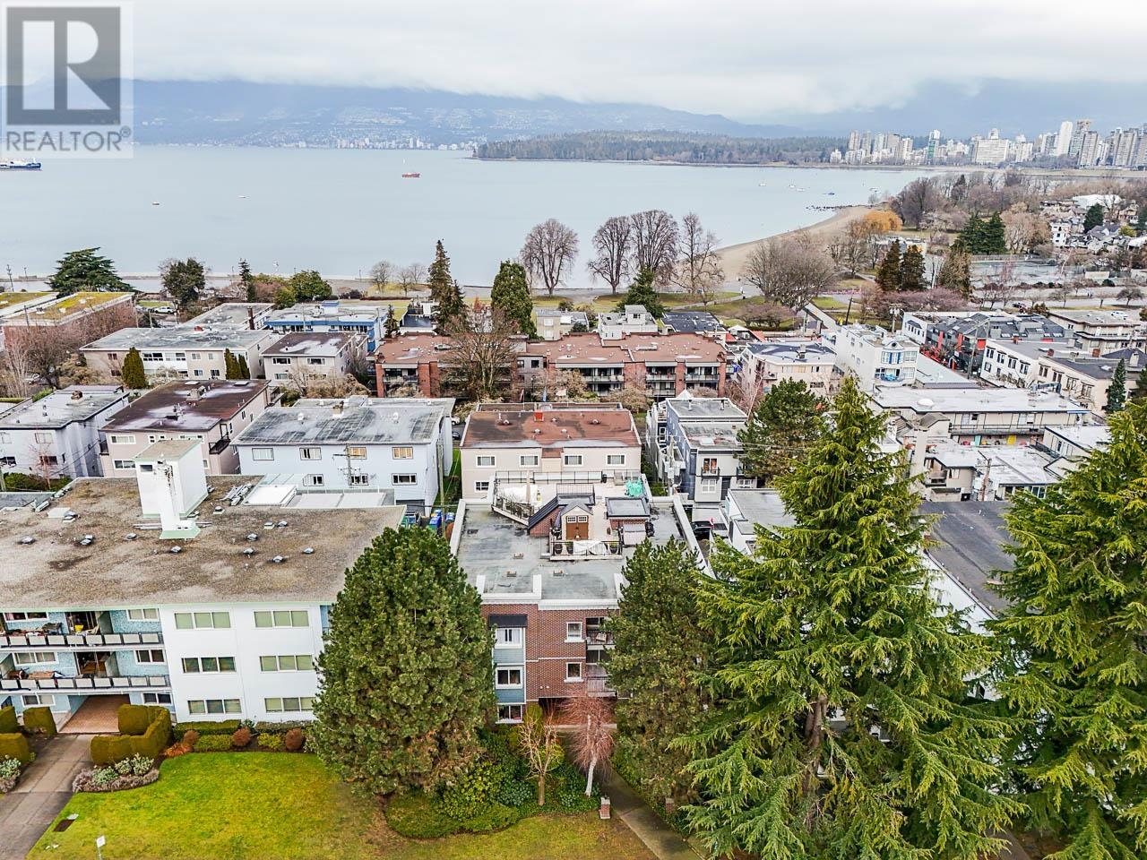 Listing Picture 23 of 28 : 305 2239 W 1ST AVENUE, Vancouver / 溫哥華 - 魯藝地產 Yvonne Lu Group - MLS Medallion Club Member