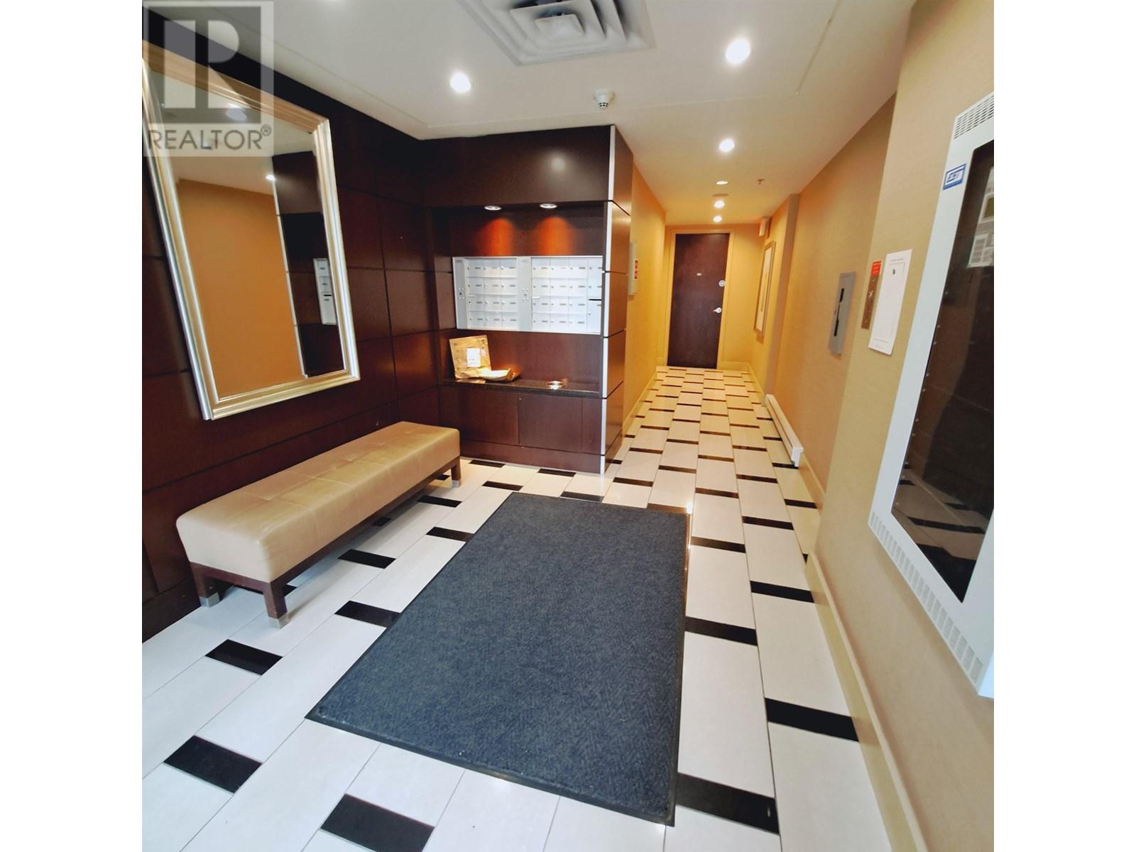 Listing Picture 2 of 35 : 101 9300 UNIVERSITY CRESCENT, Burnaby / 本拿比 - 魯藝地產 Yvonne Lu Group - MLS Medallion Club Member