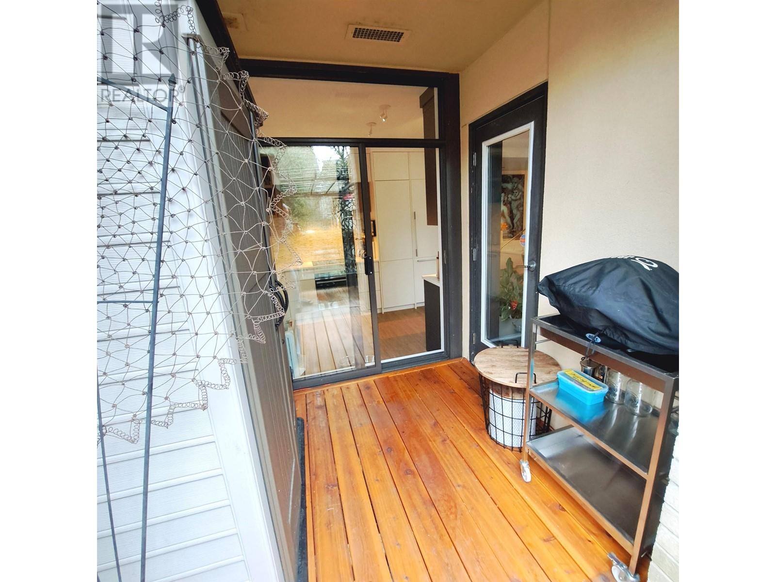 Listing Picture 30 of 35 : 101 9300 UNIVERSITY CRESCENT, Burnaby / 本拿比 - 魯藝地產 Yvonne Lu Group - MLS Medallion Club Member