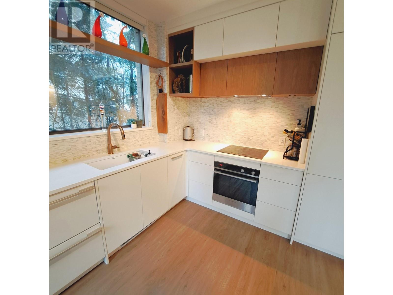 Listing Picture 14 of 35 : 101 9300 UNIVERSITY CRESCENT, Burnaby / 本拿比 - 魯藝地產 Yvonne Lu Group - MLS Medallion Club Member