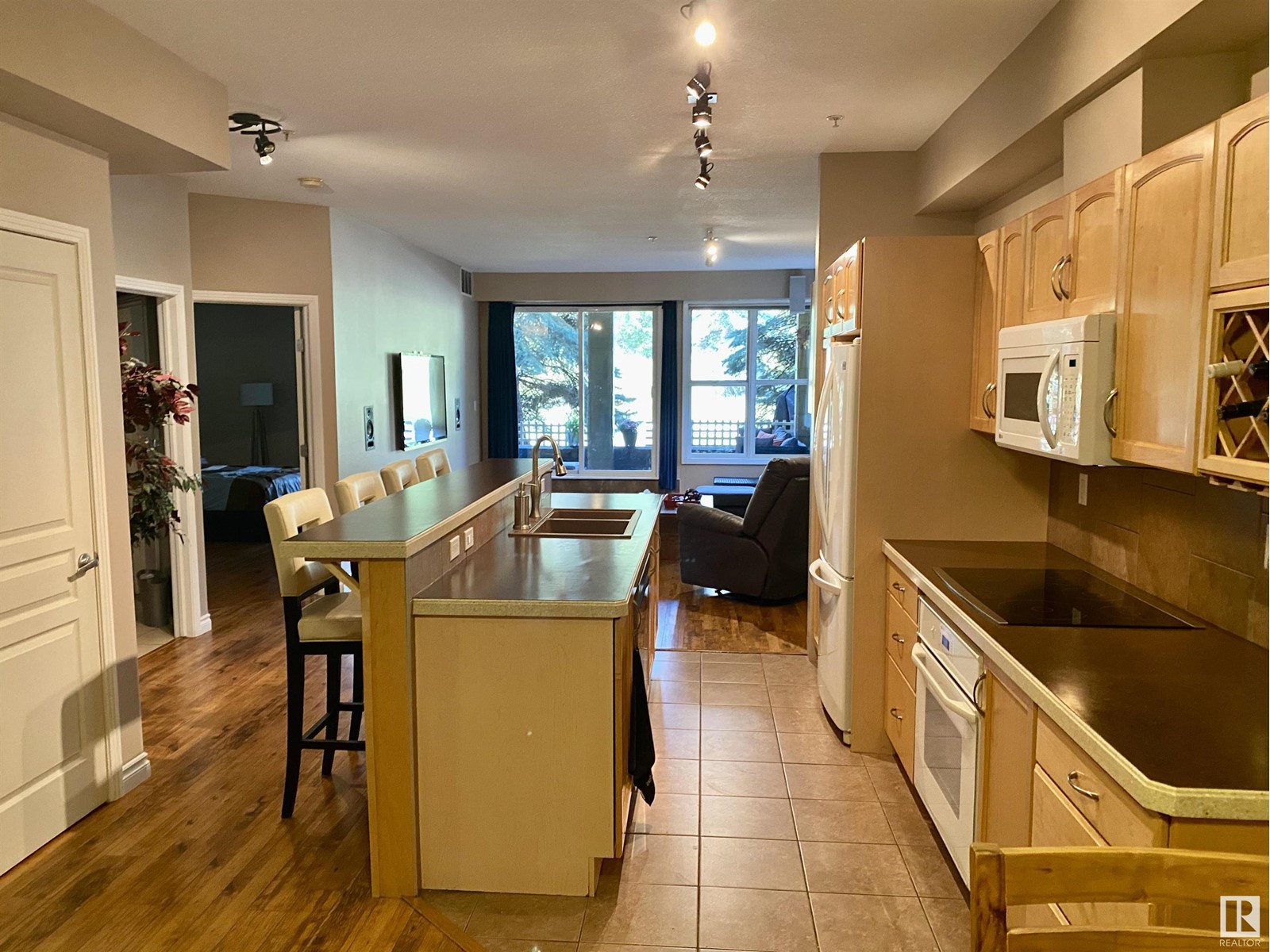 Property at #109 9804 101 ST NW image 3