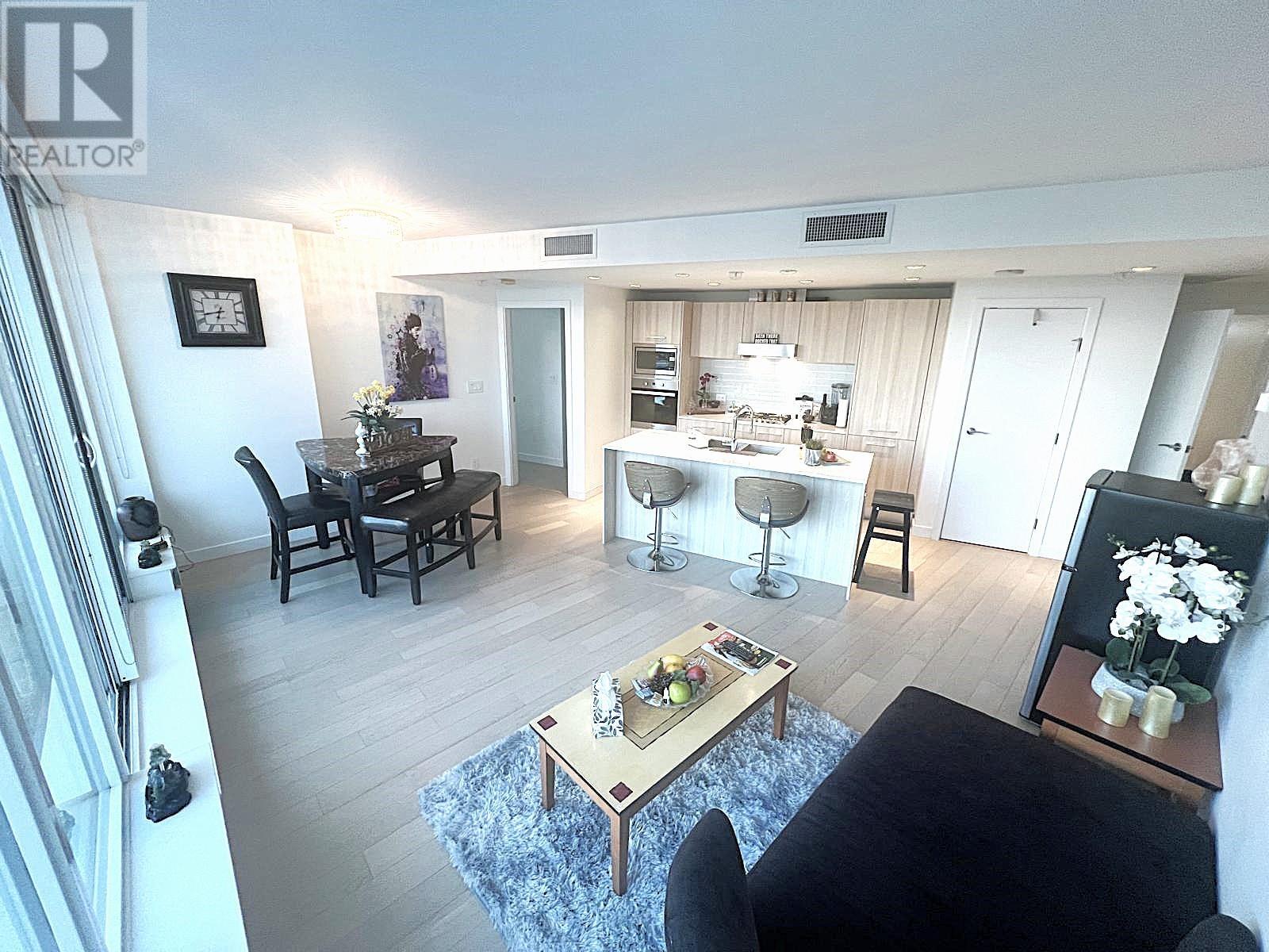 809 4638 GLADSTONE STREET, vancouver, British Columbia