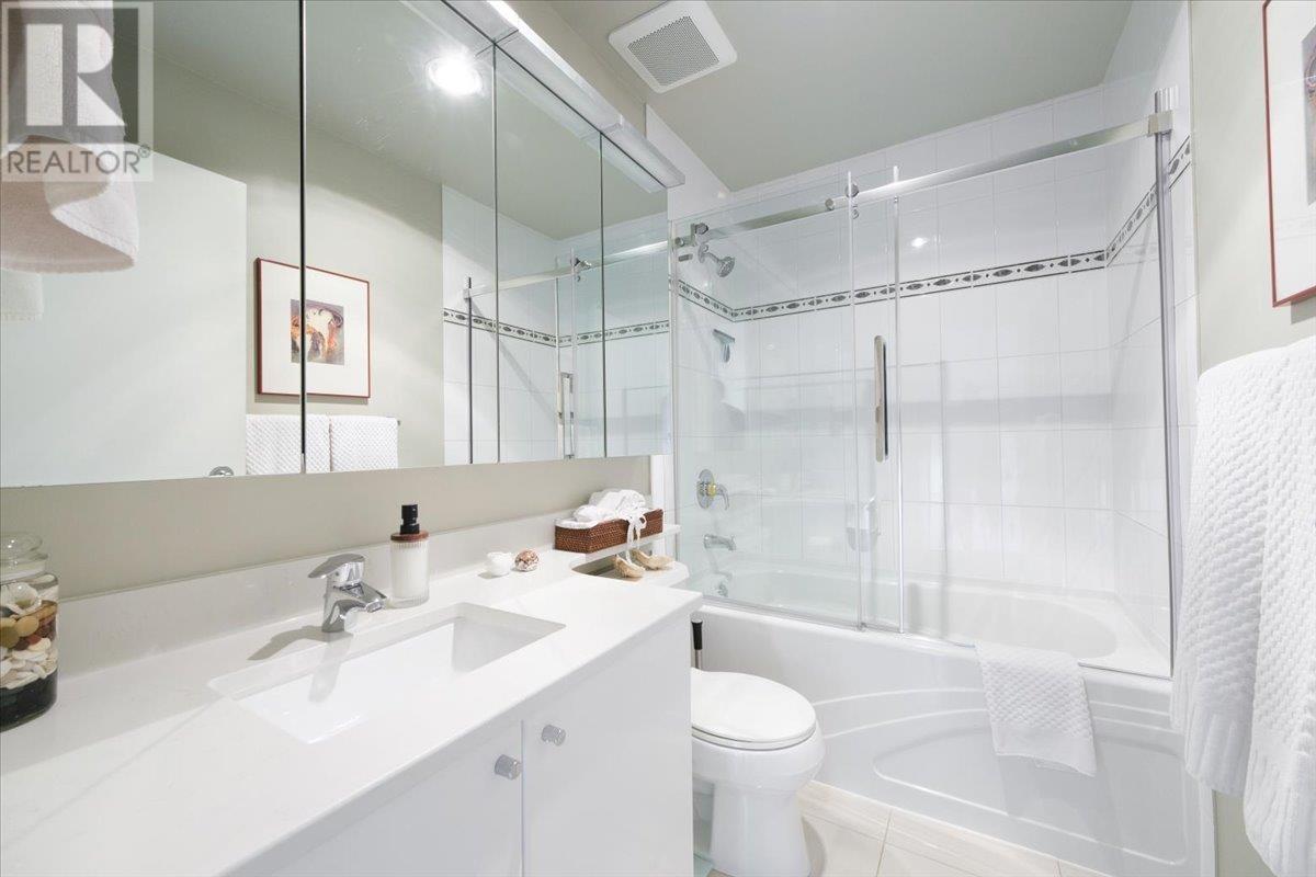 Listing Picture 15 of 32 : 1501 1239 W GEORGIA STREET, Vancouver / 溫哥華 - 魯藝地產 Yvonne Lu Group - MLS Medallion Club Member