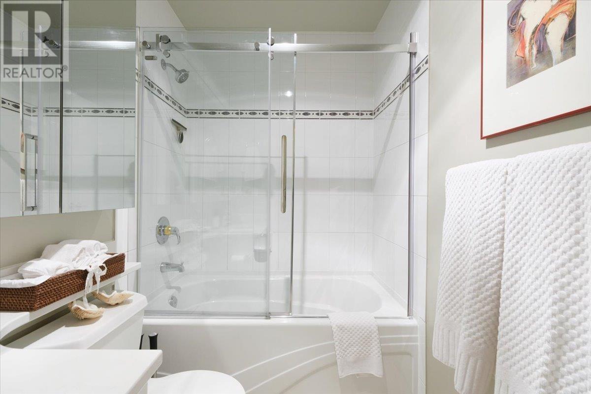 Listing Picture 16 of 32 : 1501 1239 W GEORGIA STREET, Vancouver / 溫哥華 - 魯藝地產 Yvonne Lu Group - MLS Medallion Club Member