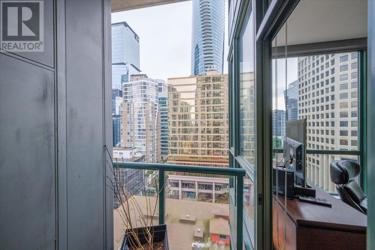 Listing Picture 31 of 32 : 1501 1239 W GEORGIA STREET, Vancouver / 溫哥華 - 魯藝地產 Yvonne Lu Group - MLS Medallion Club Member