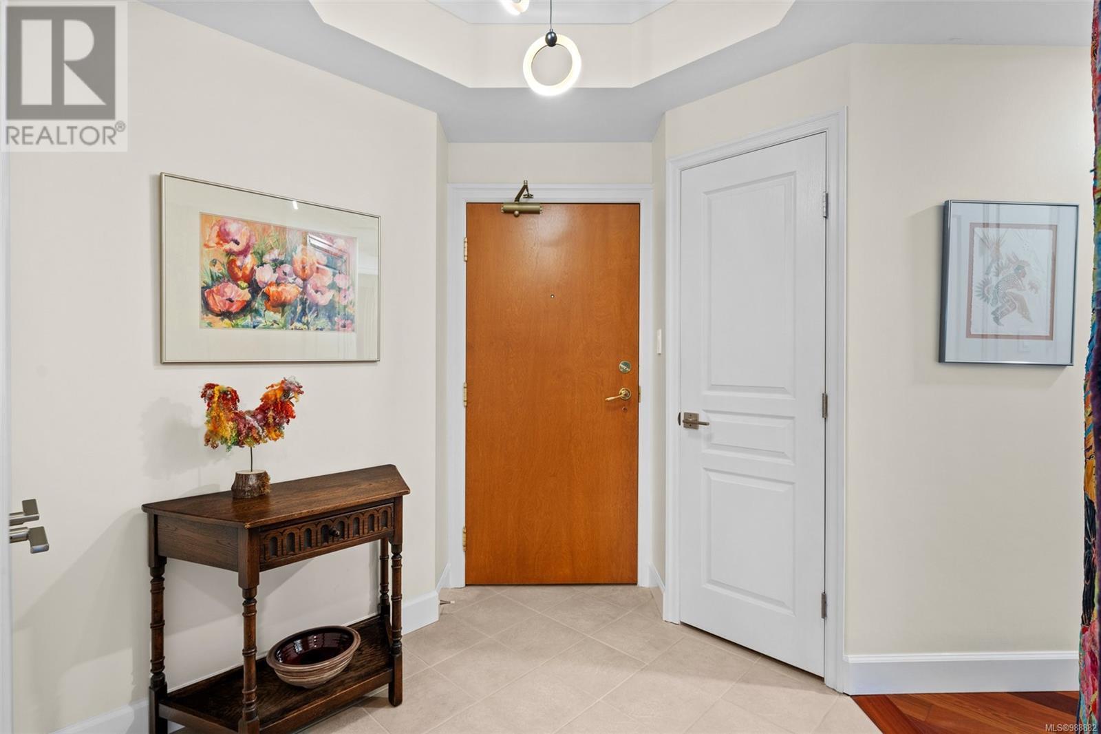 Property at 410 21 Dallas Rd image 3