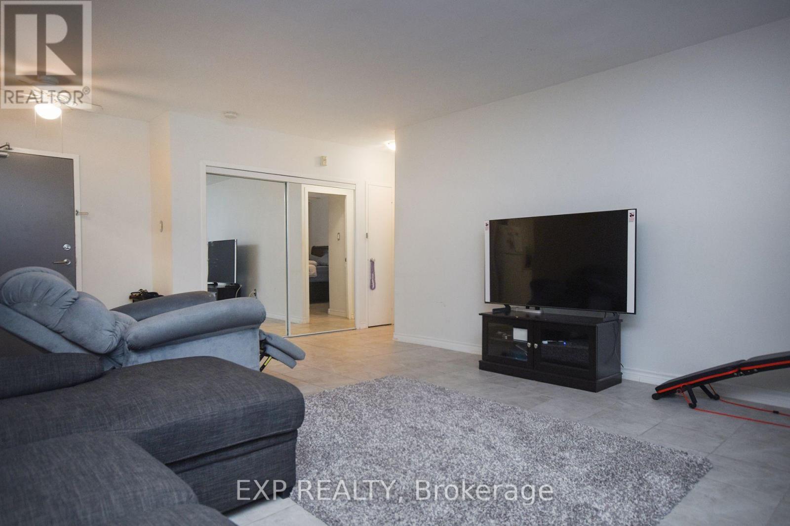 607 - 67 Richmond Street, Richmond Hill, Ontario  L4C 3Y3 - Photo 6 - N11984684